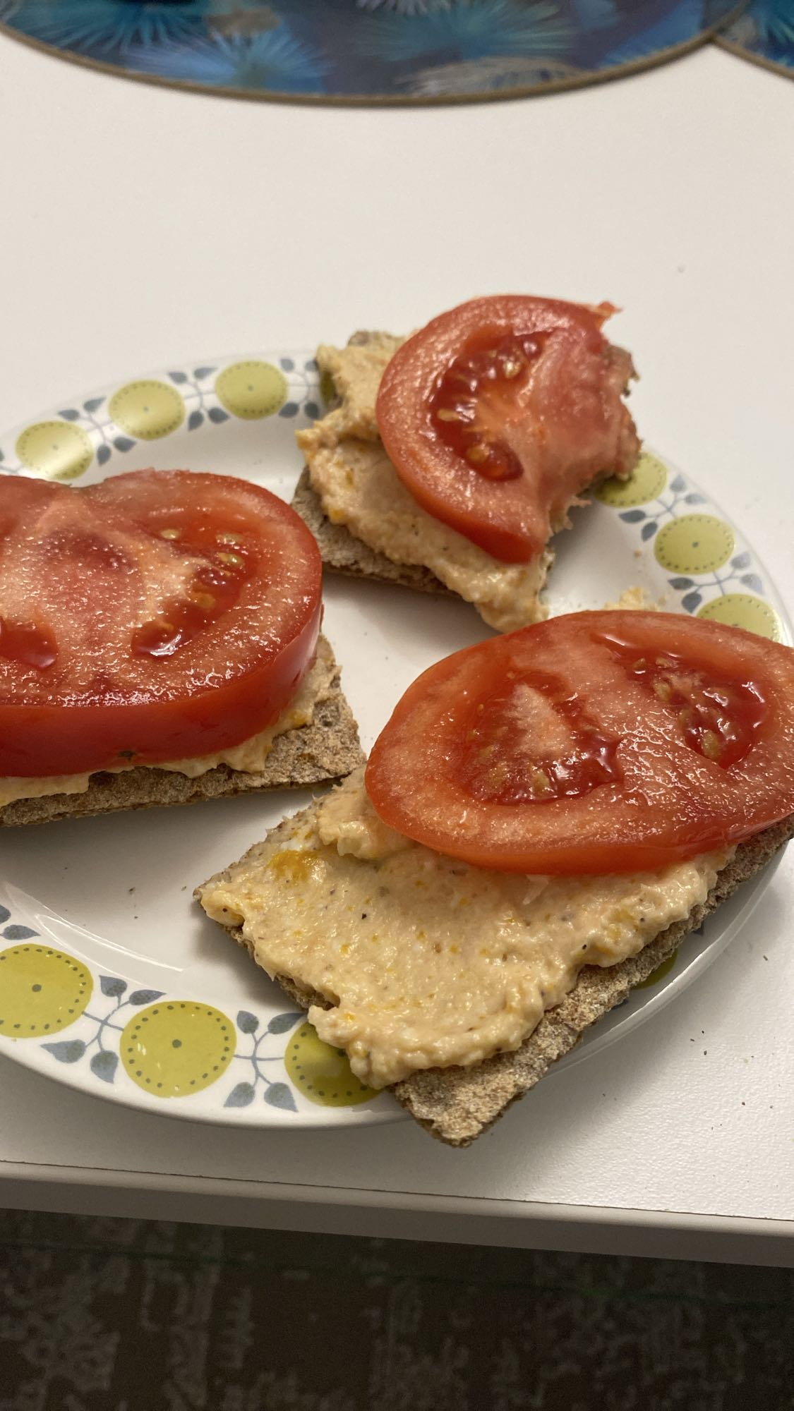 Chrupkie kanapki z pastą jajeczną z tuńczykiem