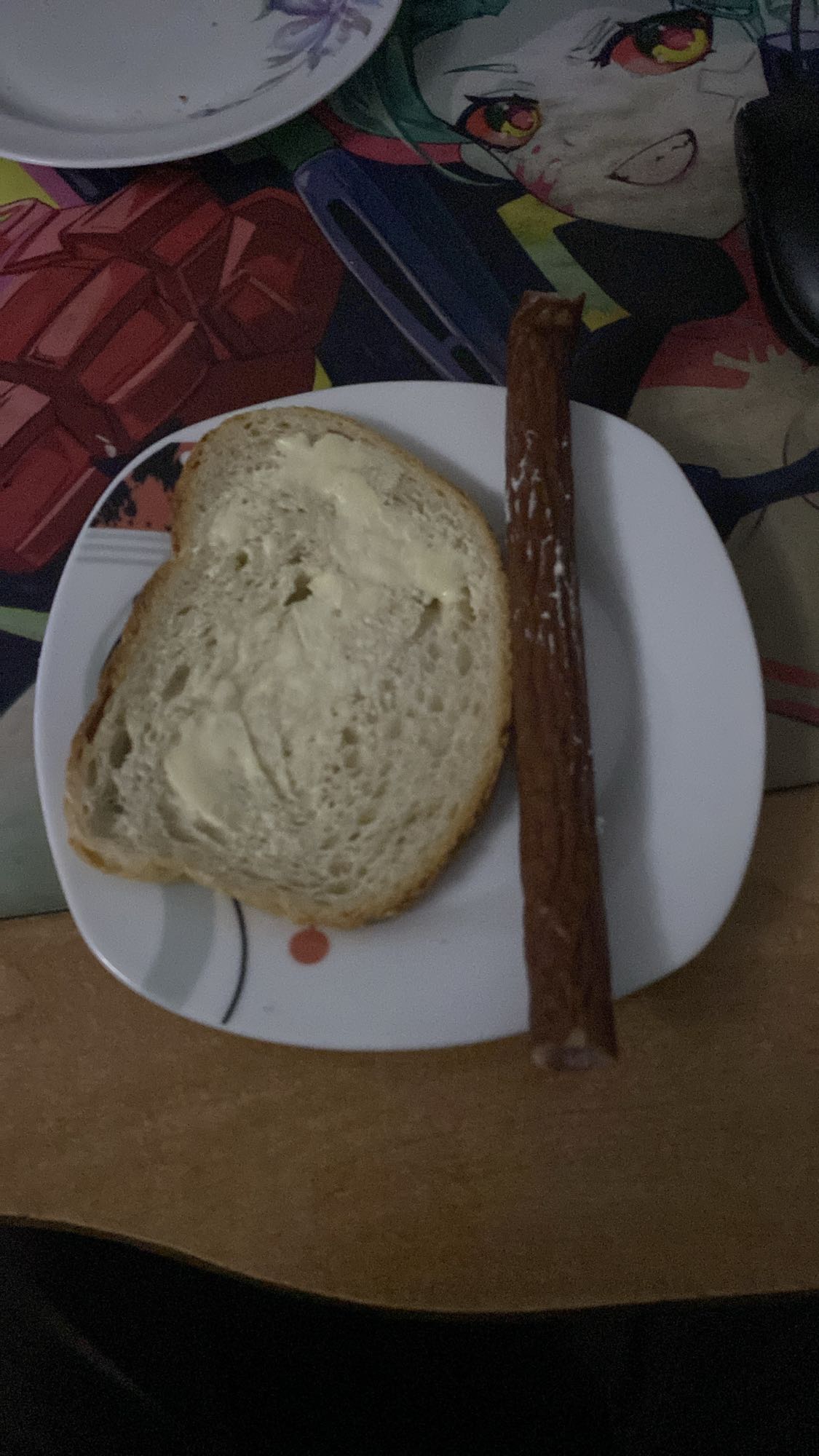 Chleb z masłem i kabanosem