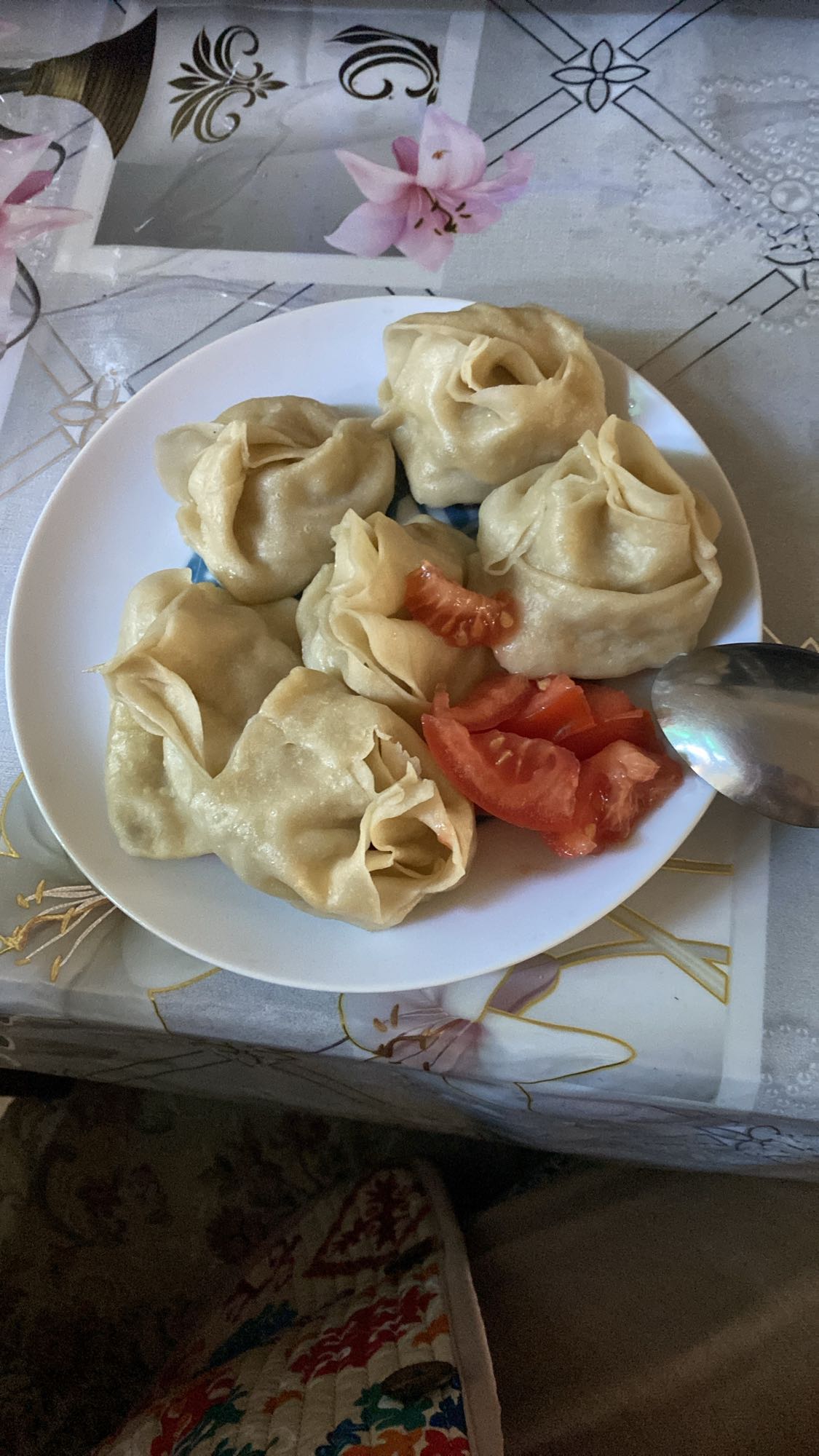 манты с помидорами