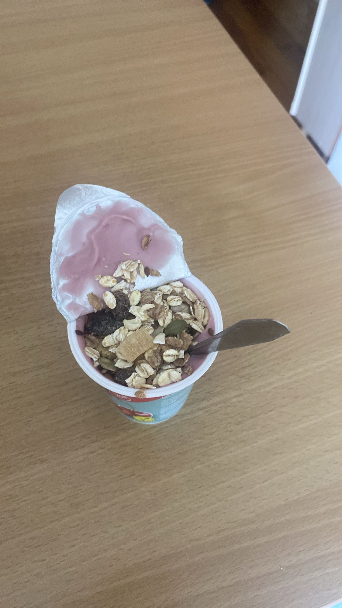 jogurt owocowy z musli