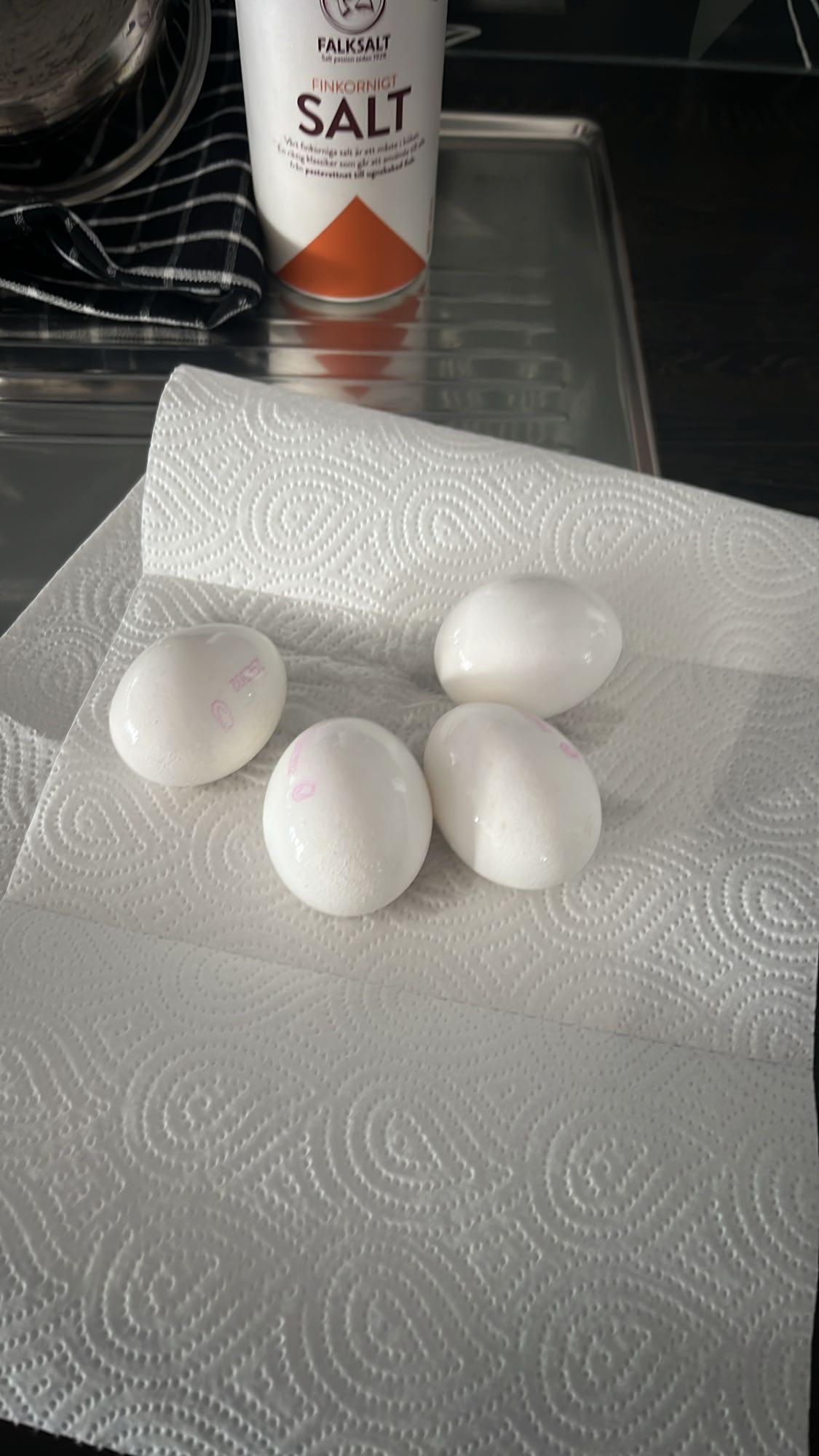 Kokta ägg med salt