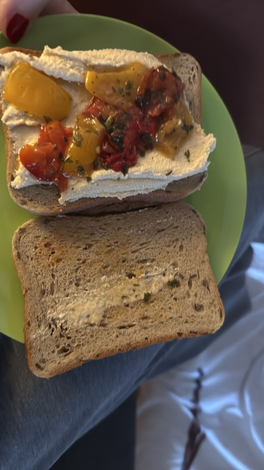 Hummus groentebroodje