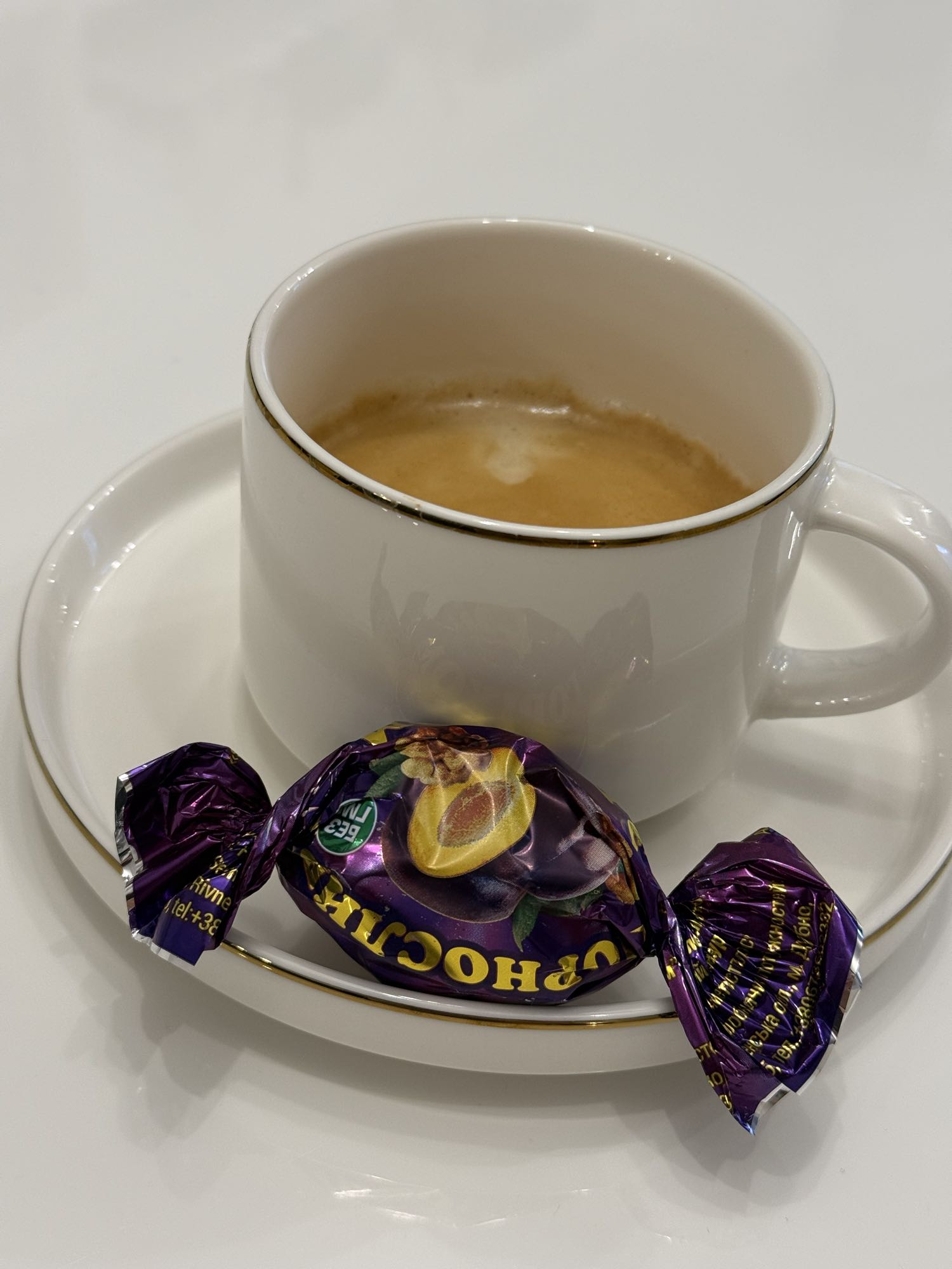 Café et bonbon prune