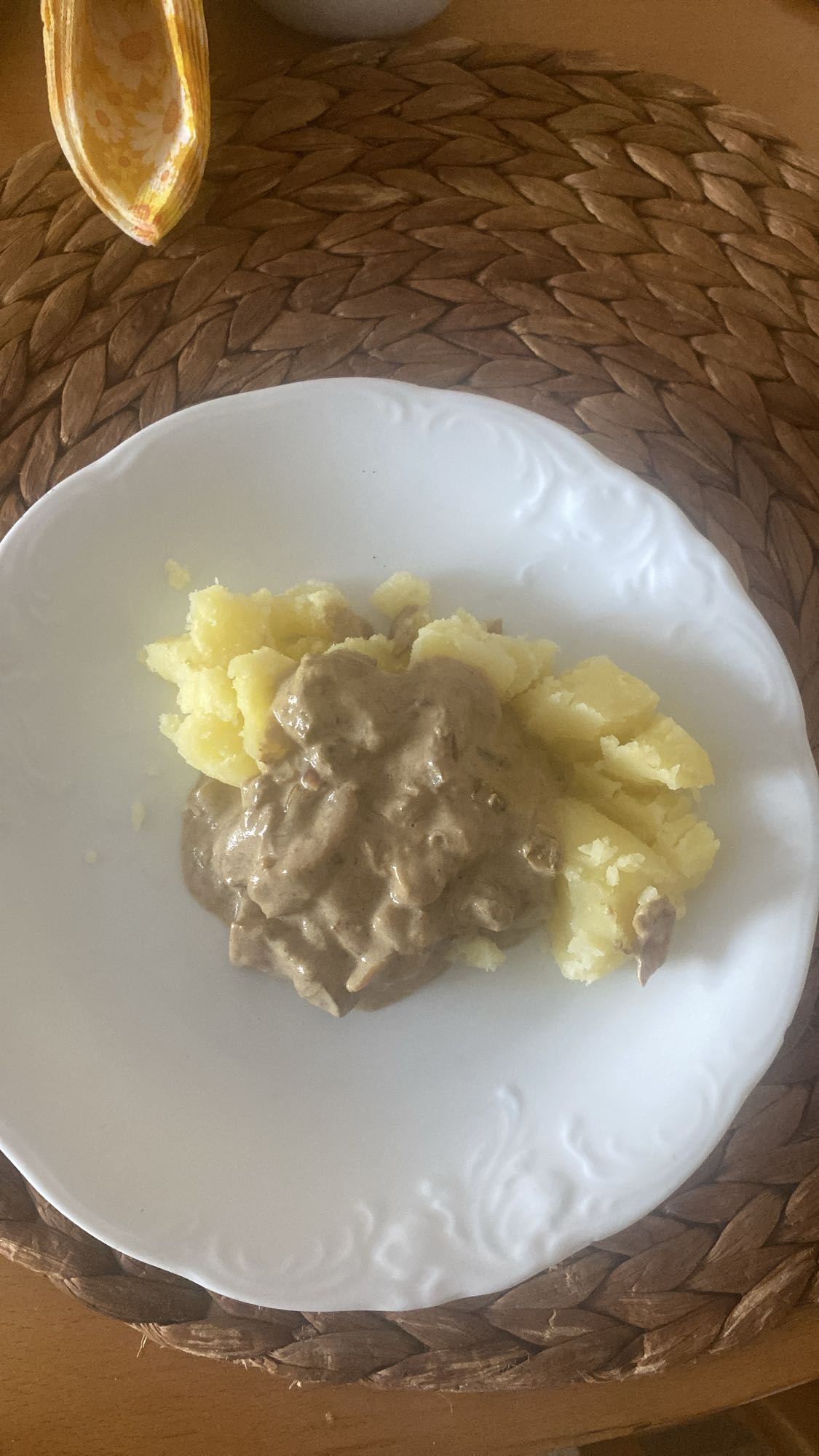 Ziemniaki z sosem grzybowym