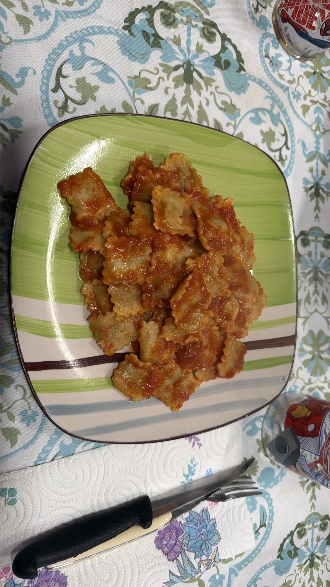 Ravioli con salsa