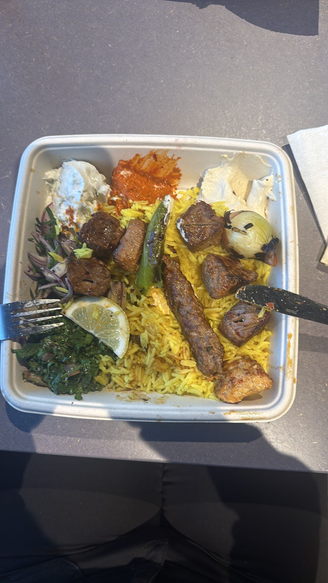 Mixgrill med ris och såser