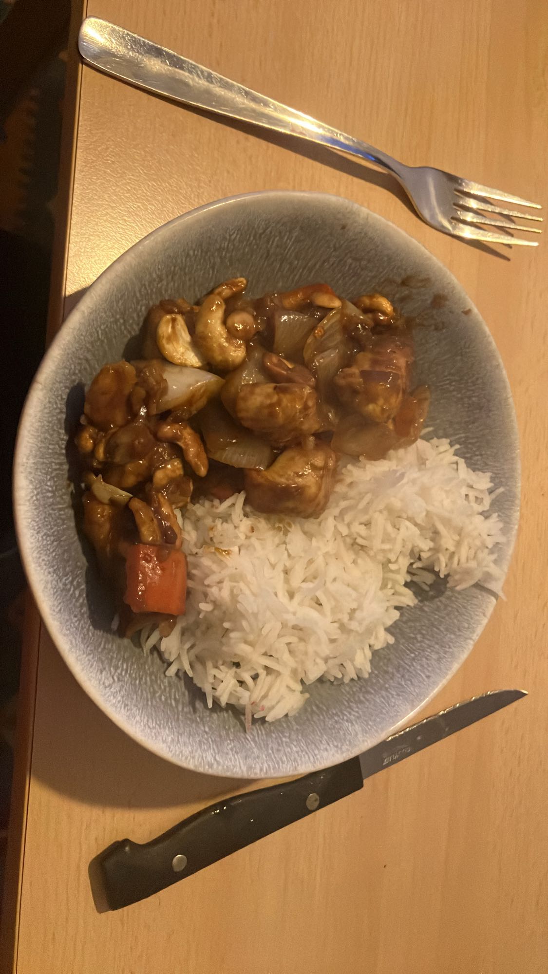 Frango com castanha e arroz