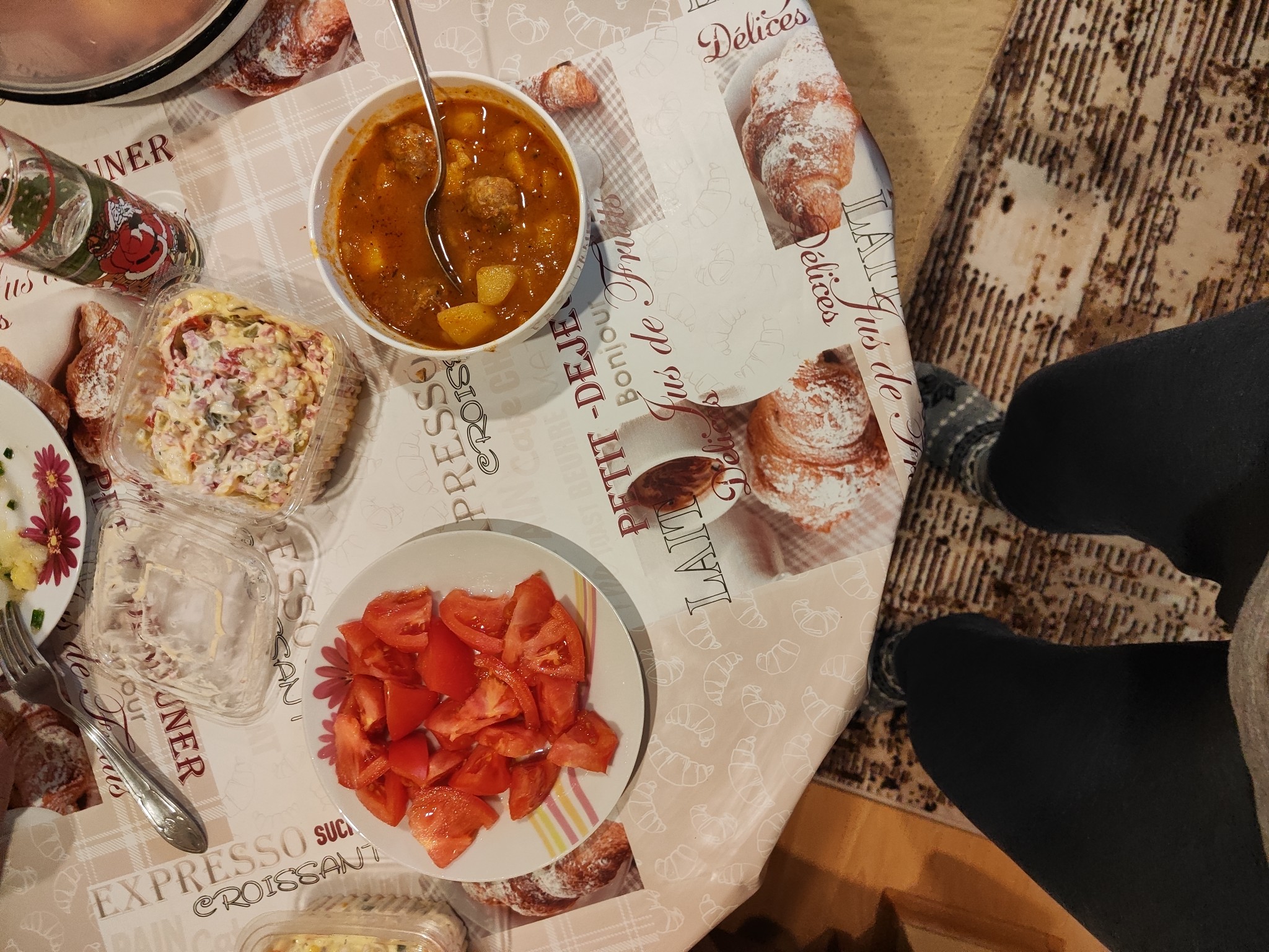 Meatball stew & salad