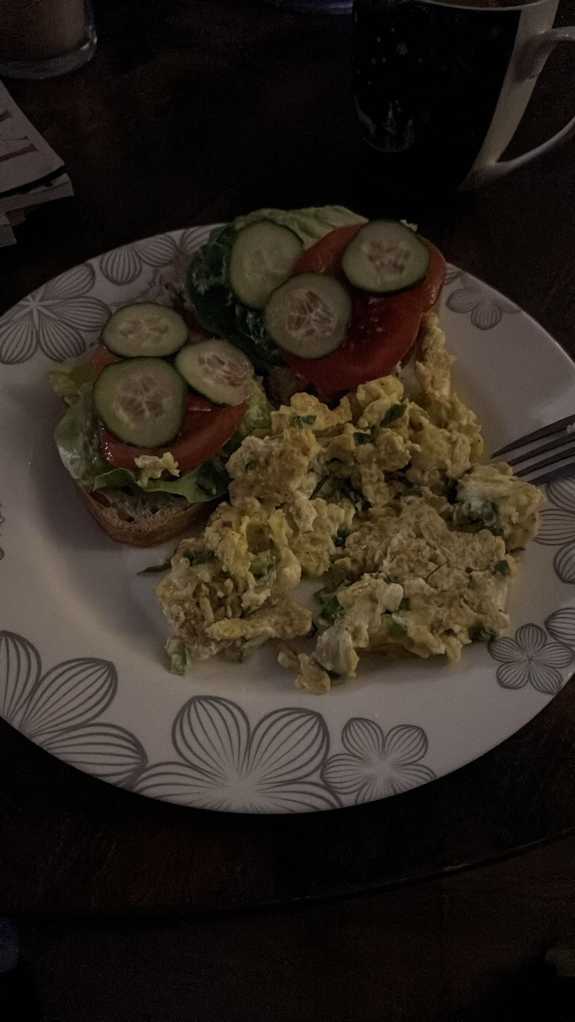 Jajecznica z kanapką