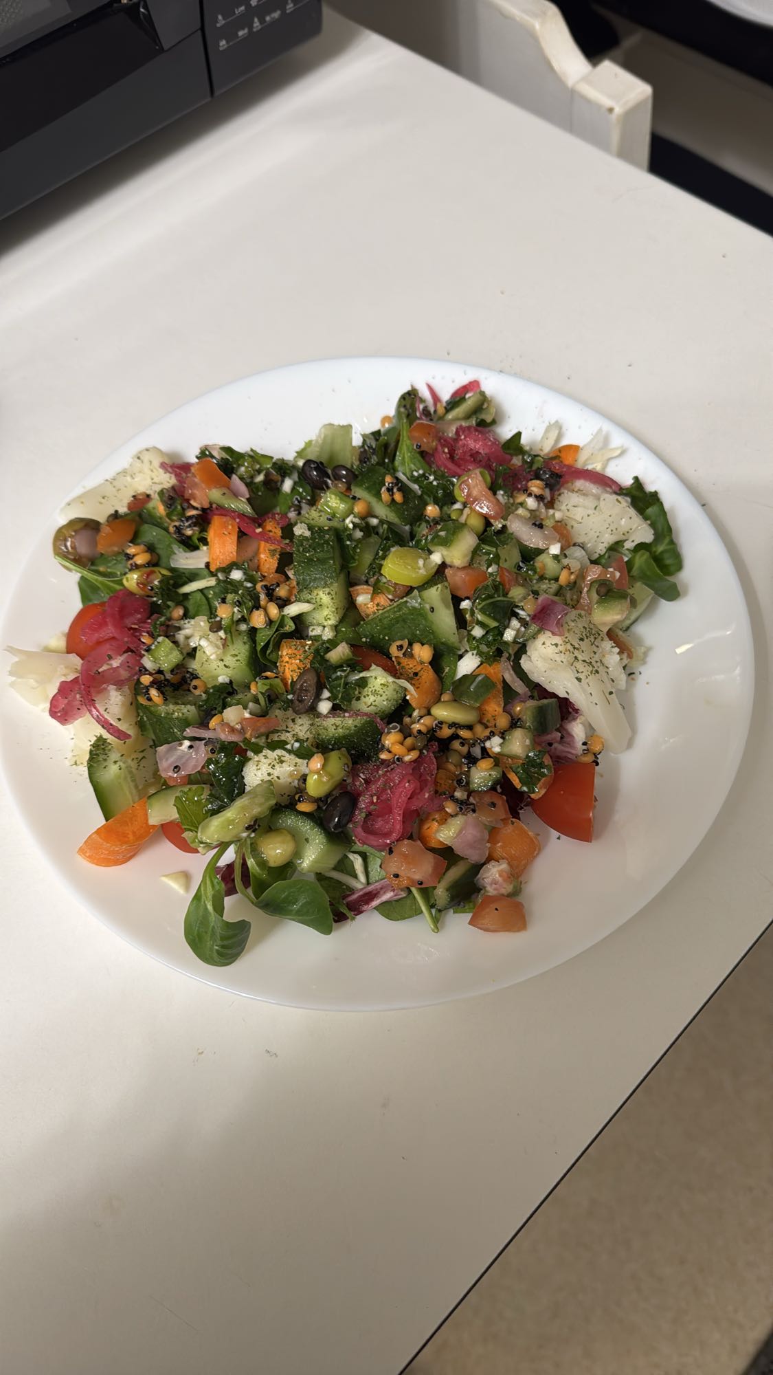 Färgglad grönsakssallad