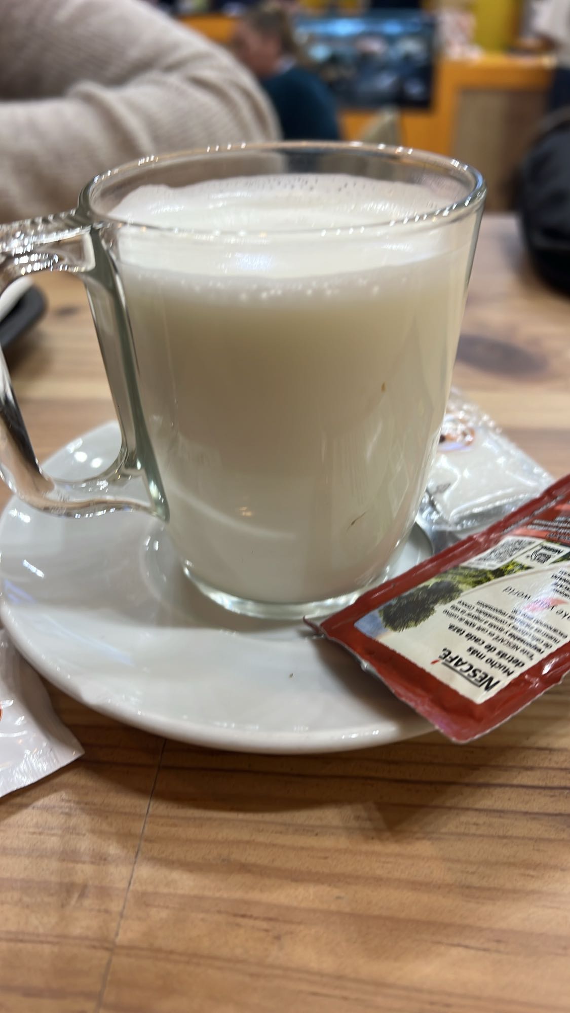 vaso de leche caliente