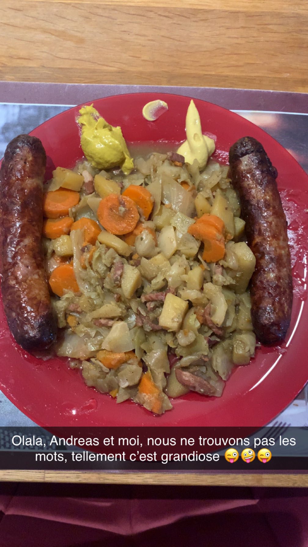 Saucisses et légumes mijotés