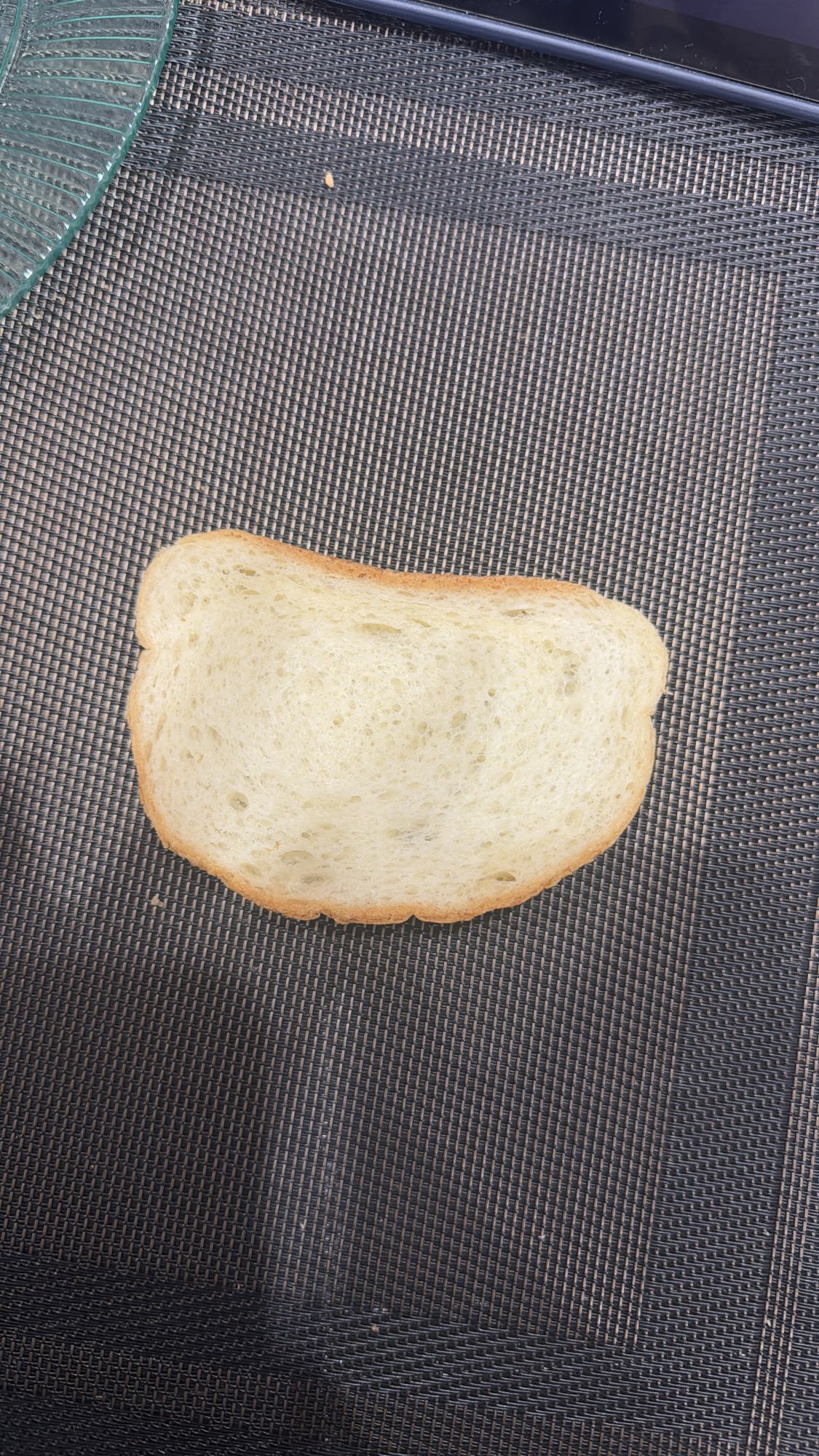 ломтик белого хлеба