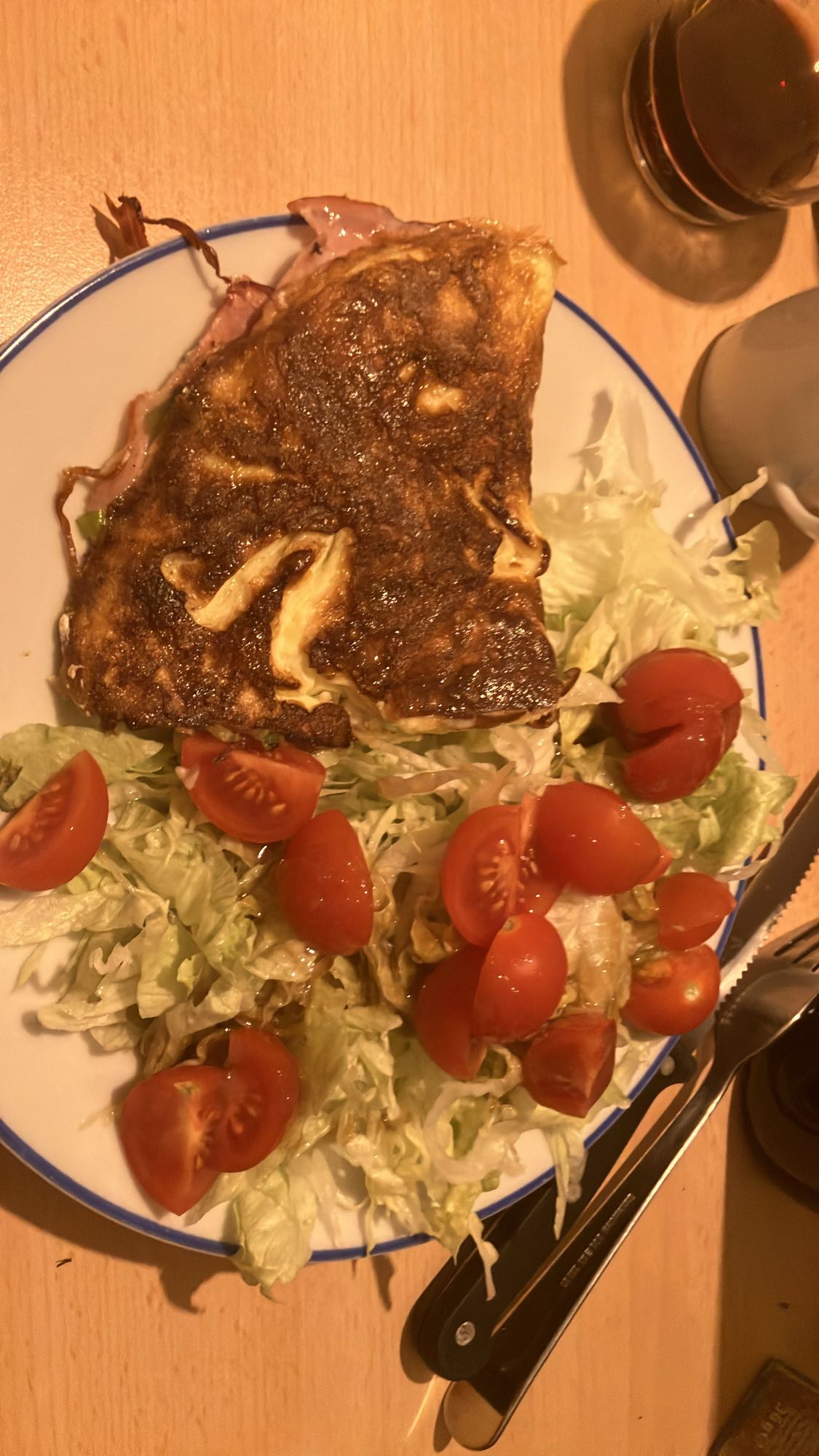 Omelete com salada