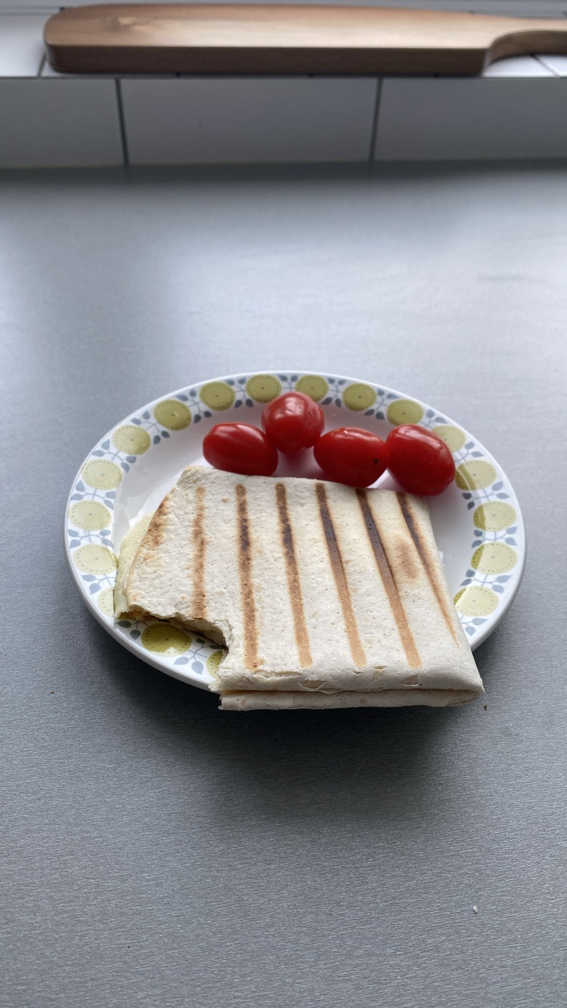 Tost z tortilli i pomidory