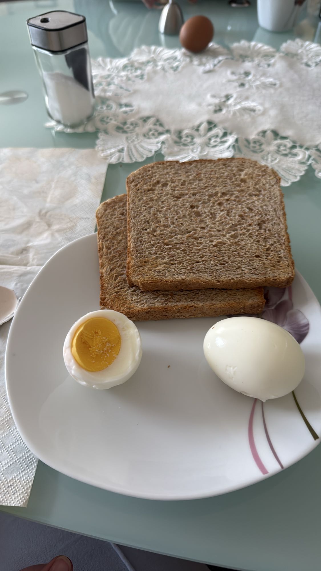 Gekochte Eier & Vollkornbrot