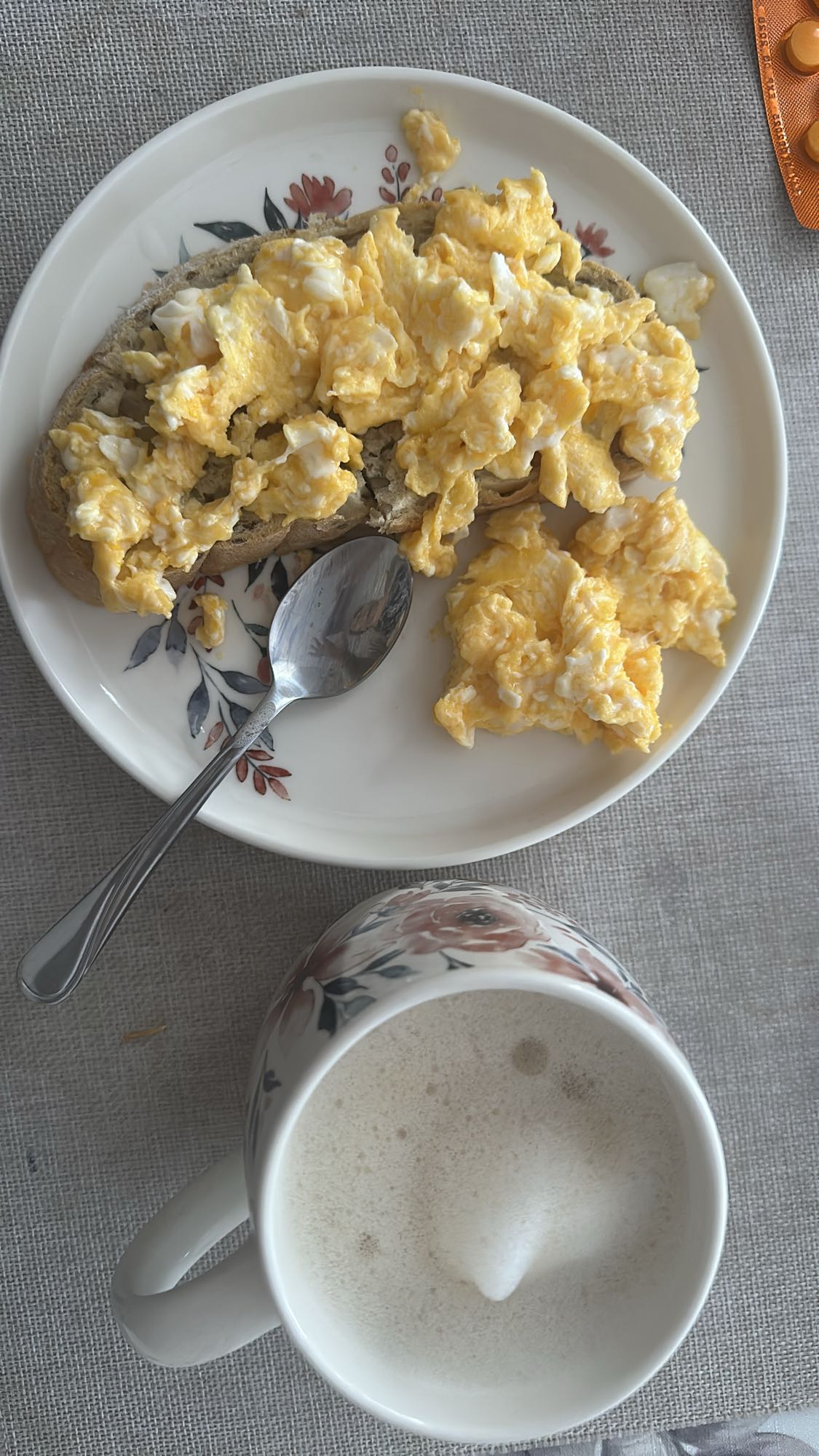 Jajecznica na chlebie