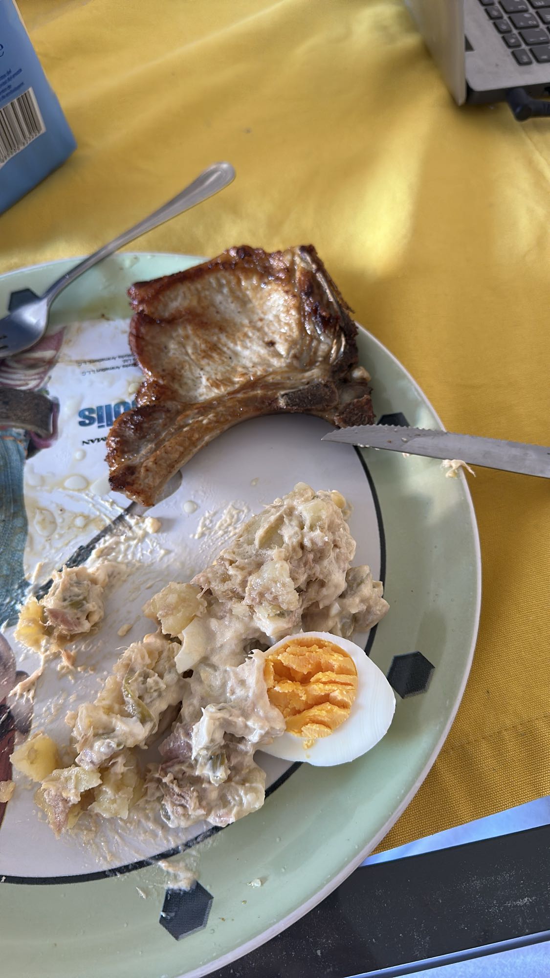 Chuleta con ensalada rusa