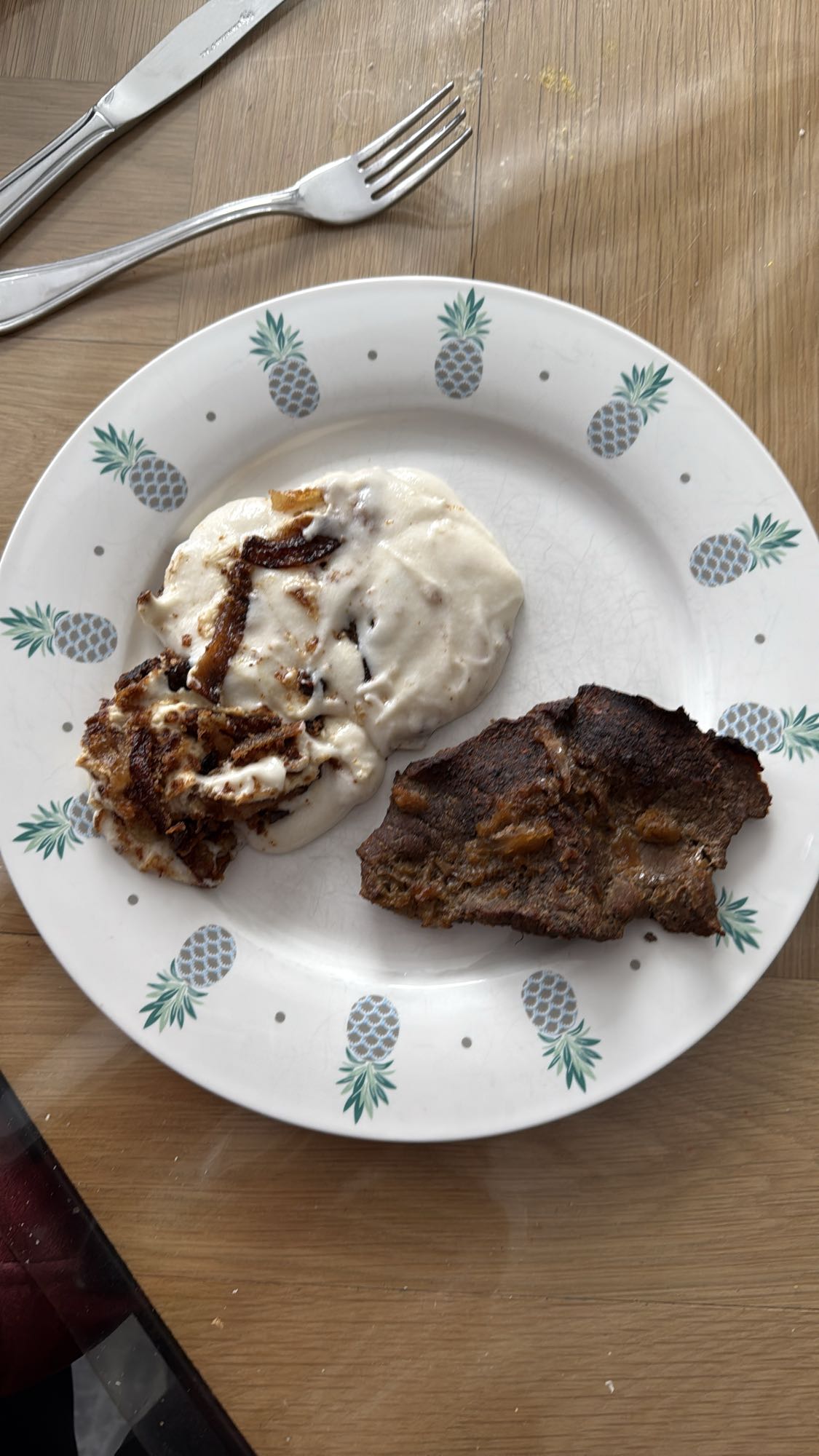 Steak with creamy sauce