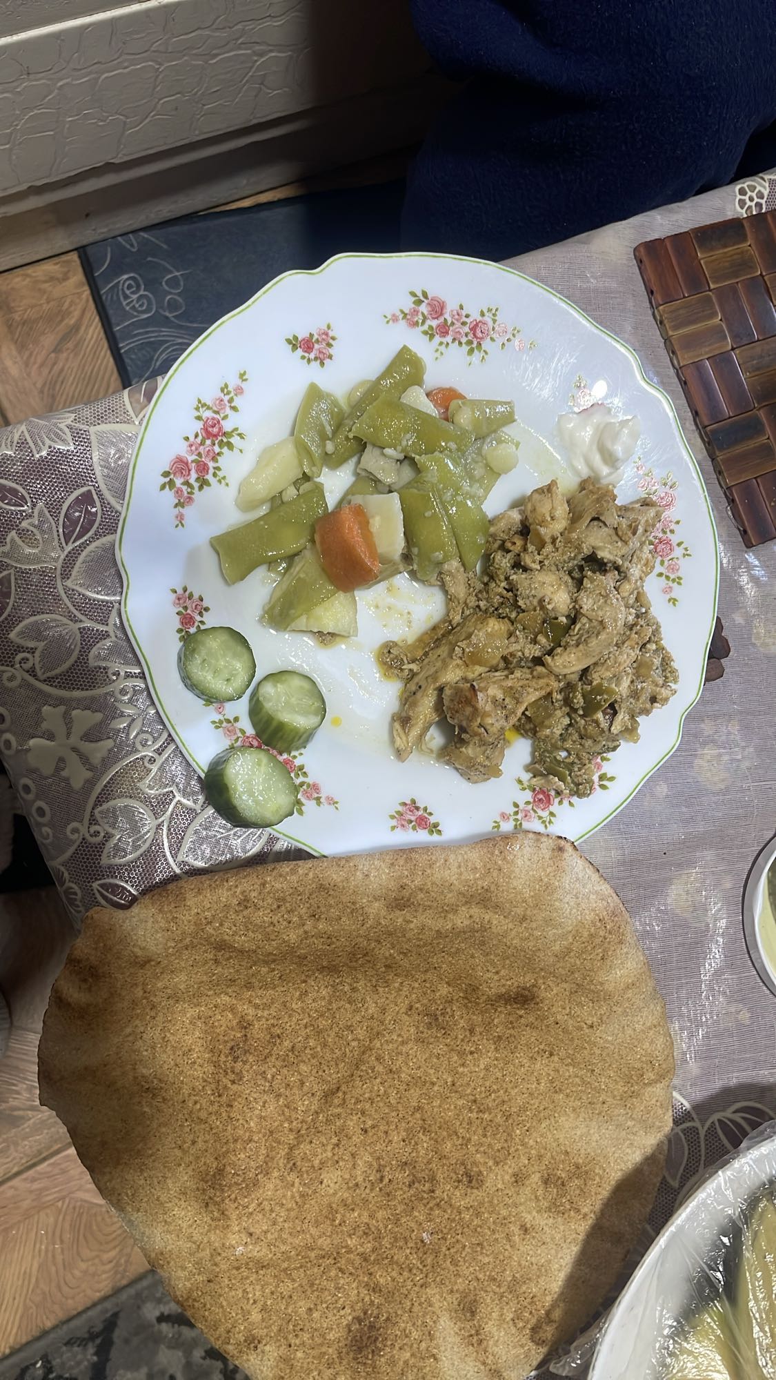 Chicken Veggie Plate with Bread