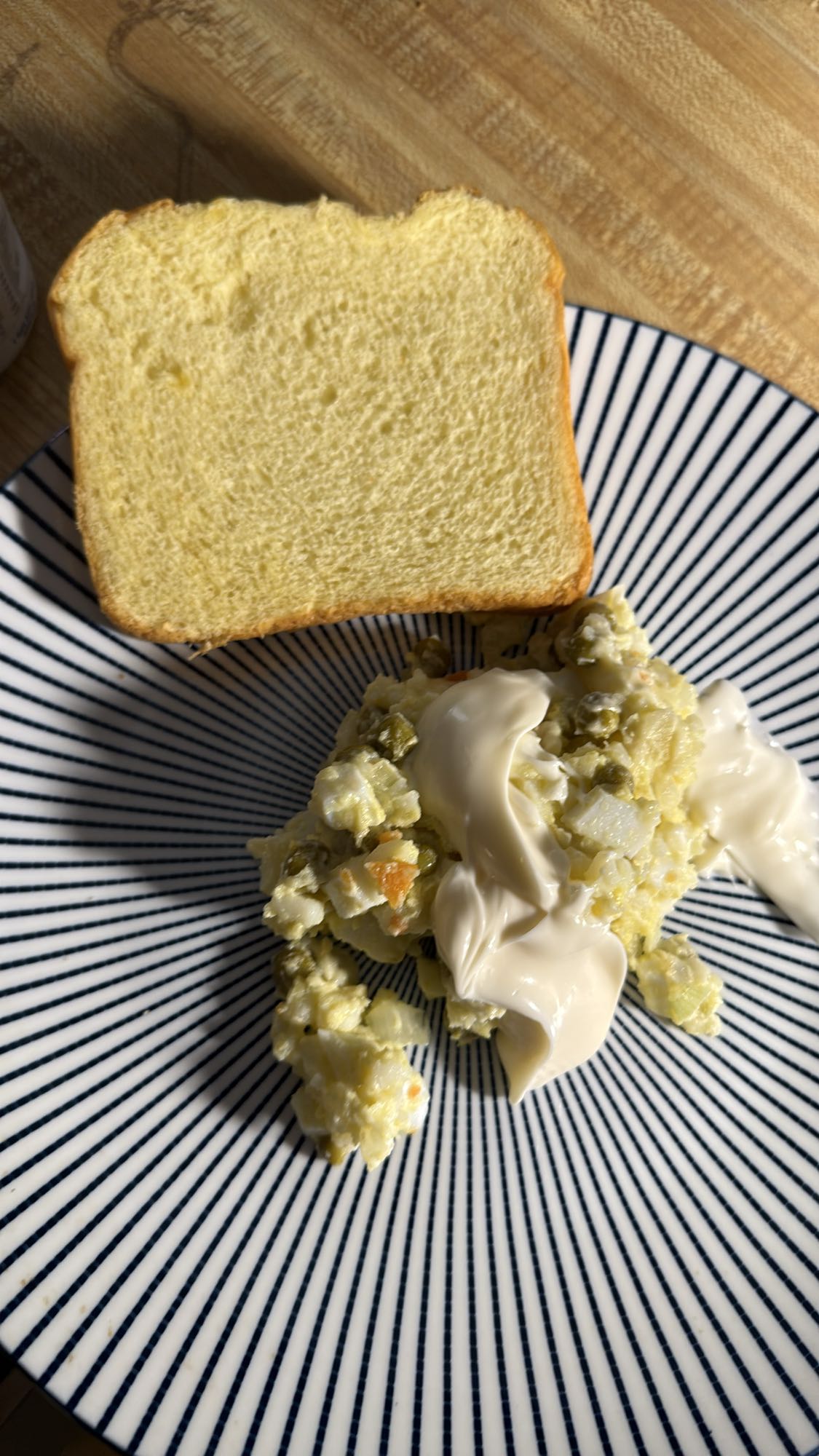 Salade russe et pain