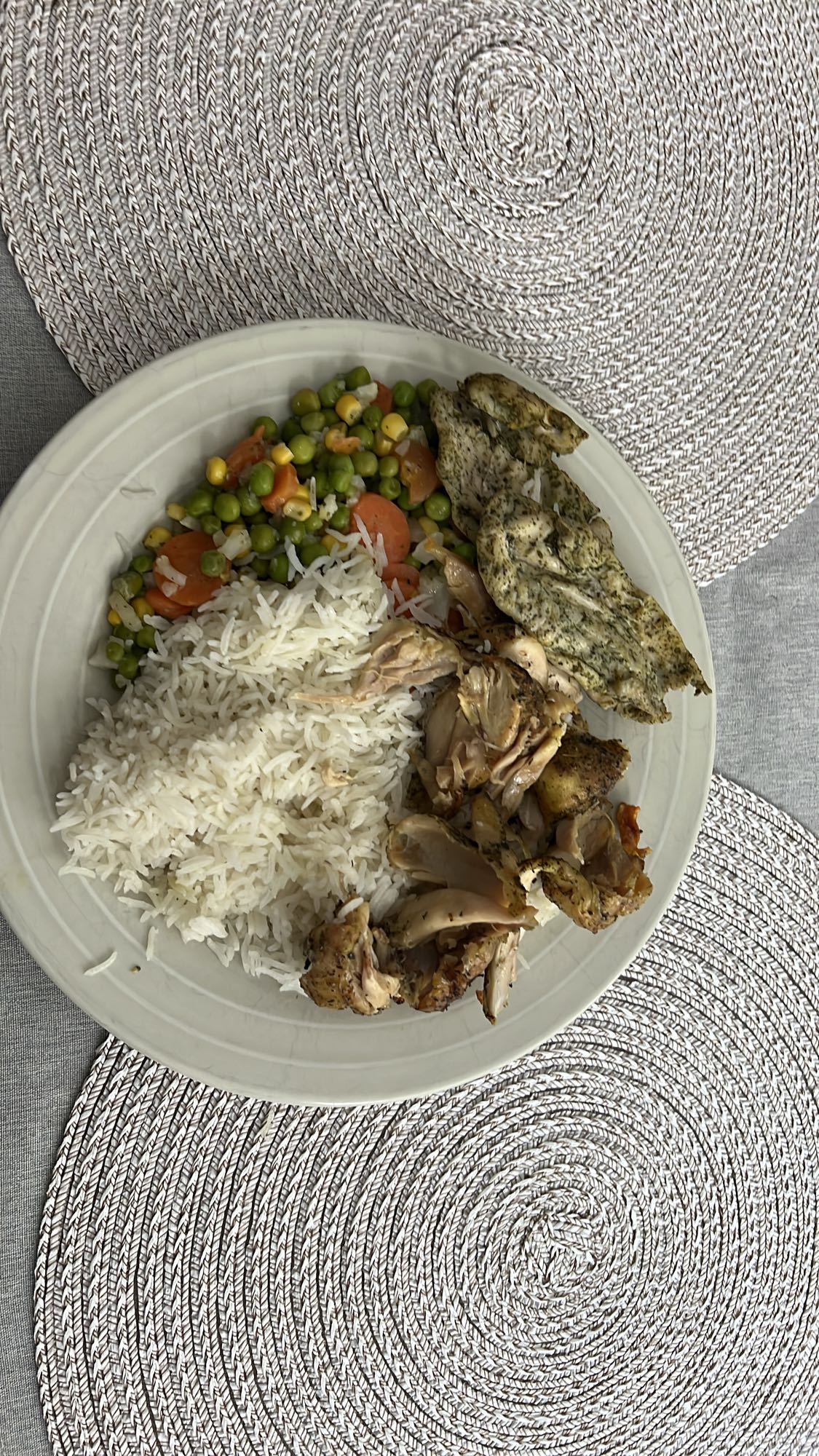 Kurczak z indykiem, ryżem i warzywami