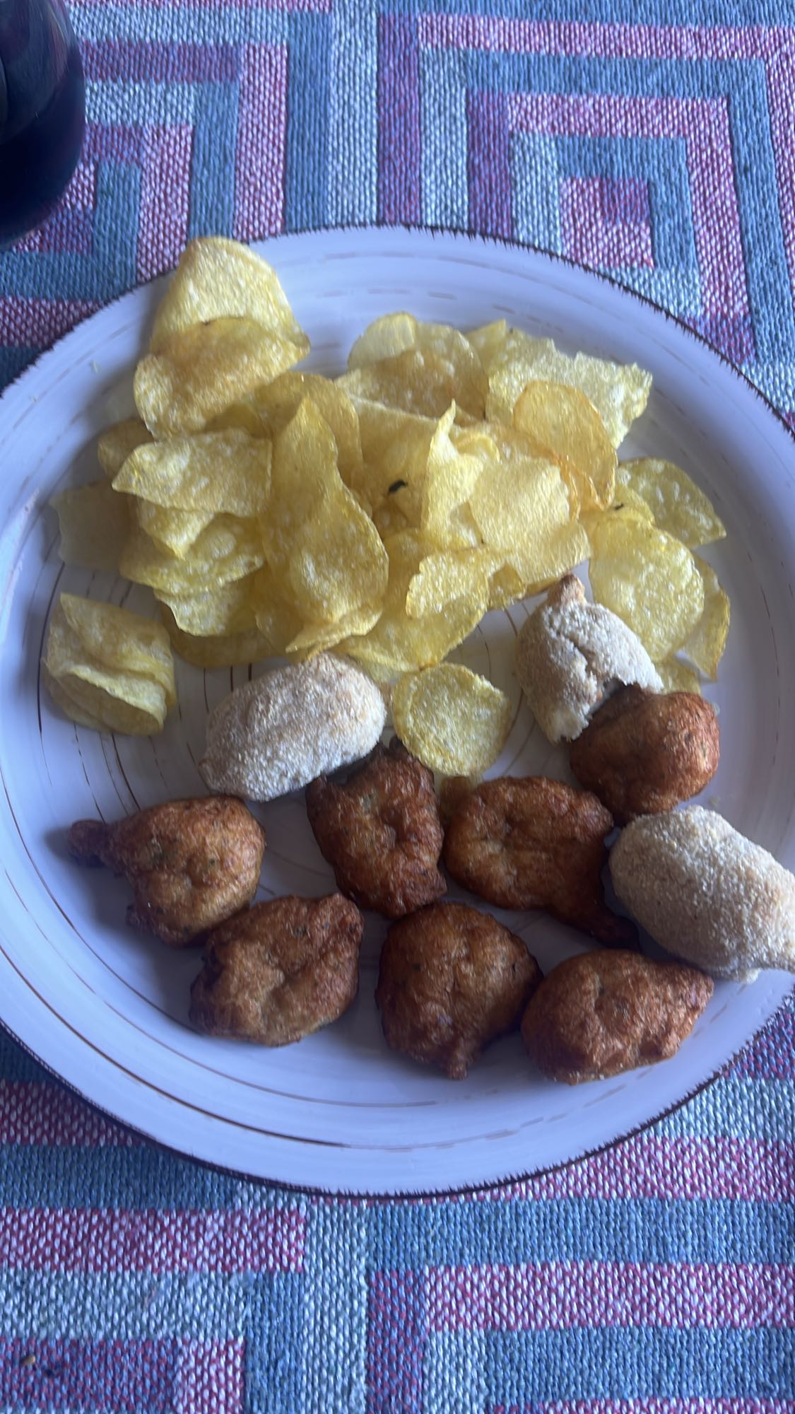 Nuggets y papas fritas