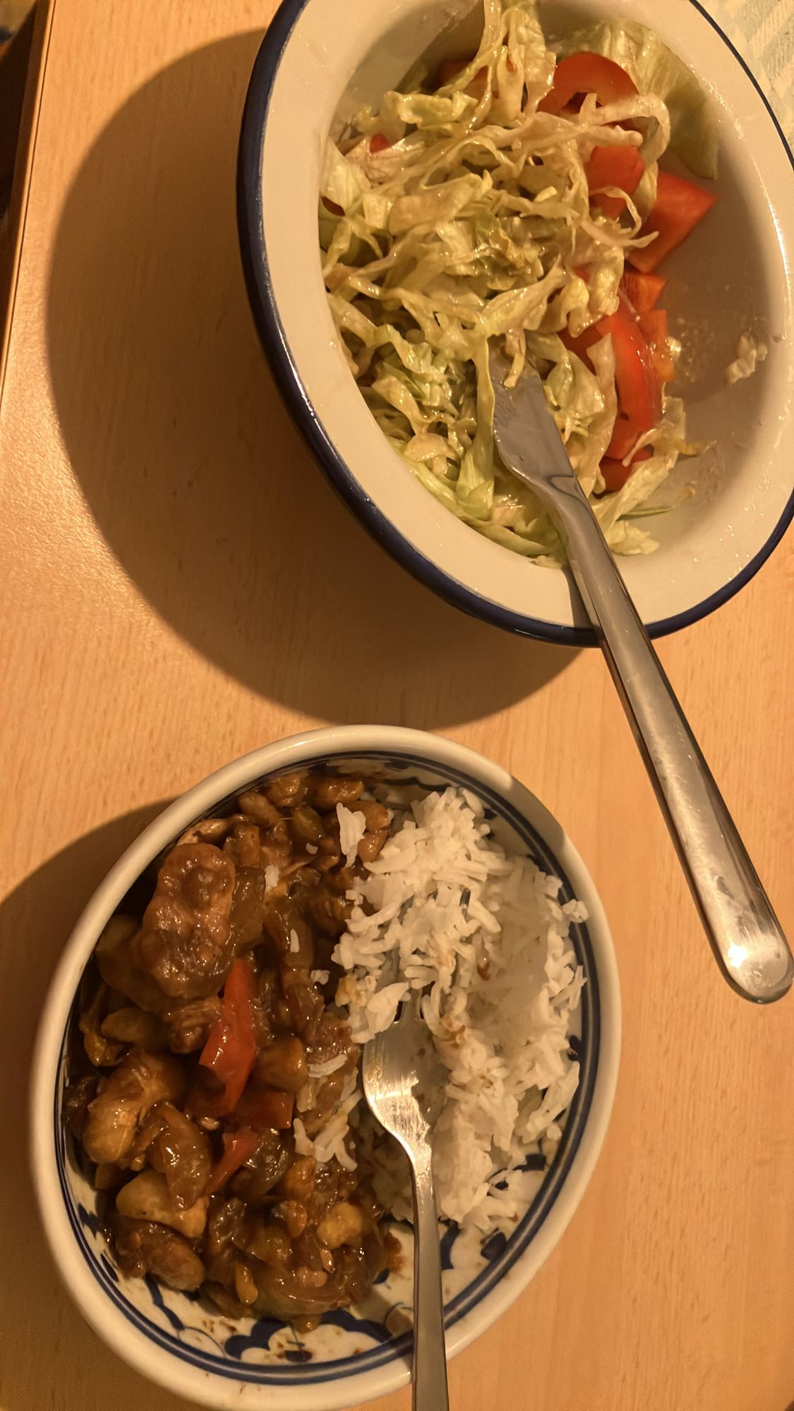 Frango com arroz e salada