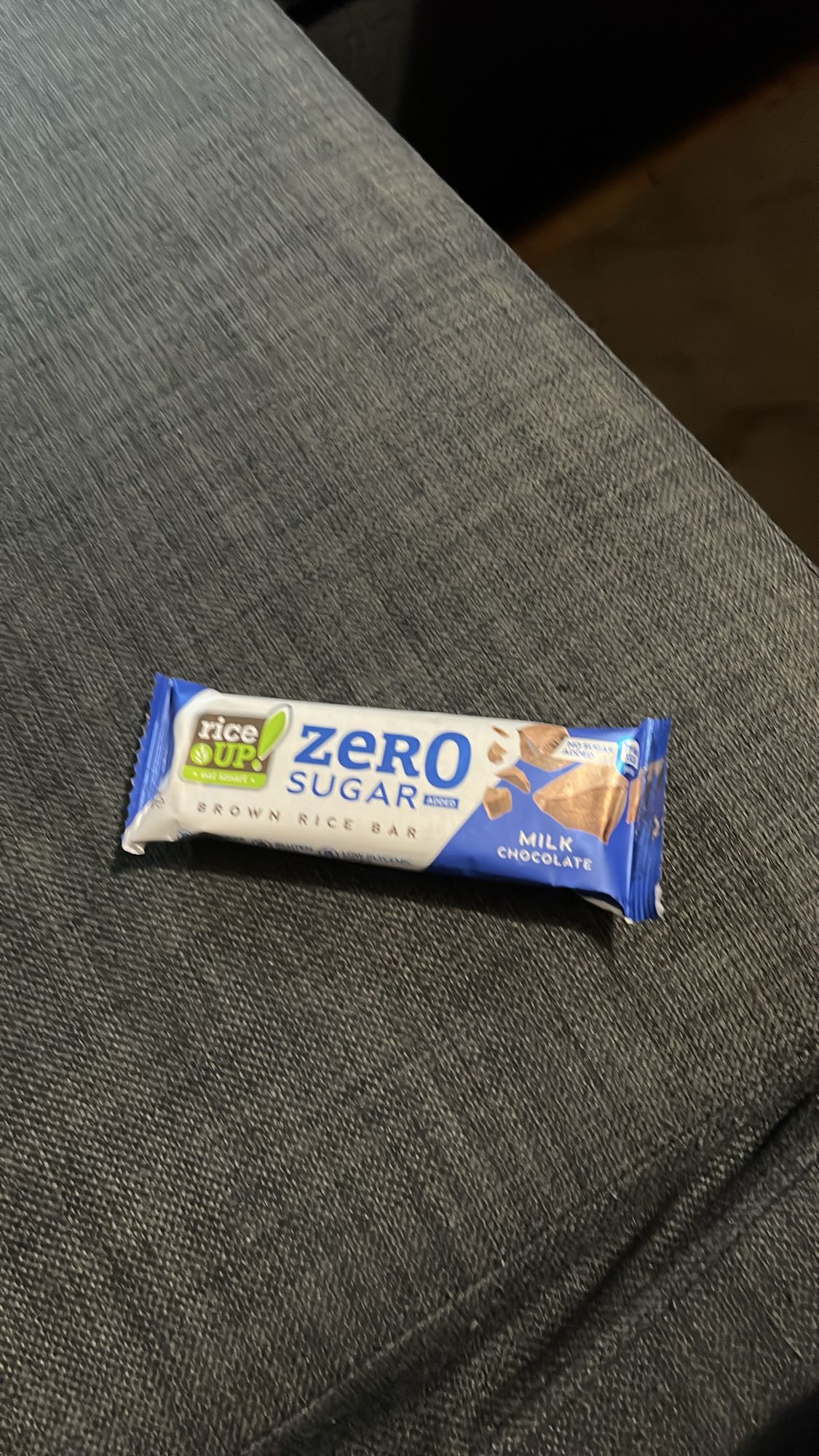 бар с кафяв ориз и шоколад