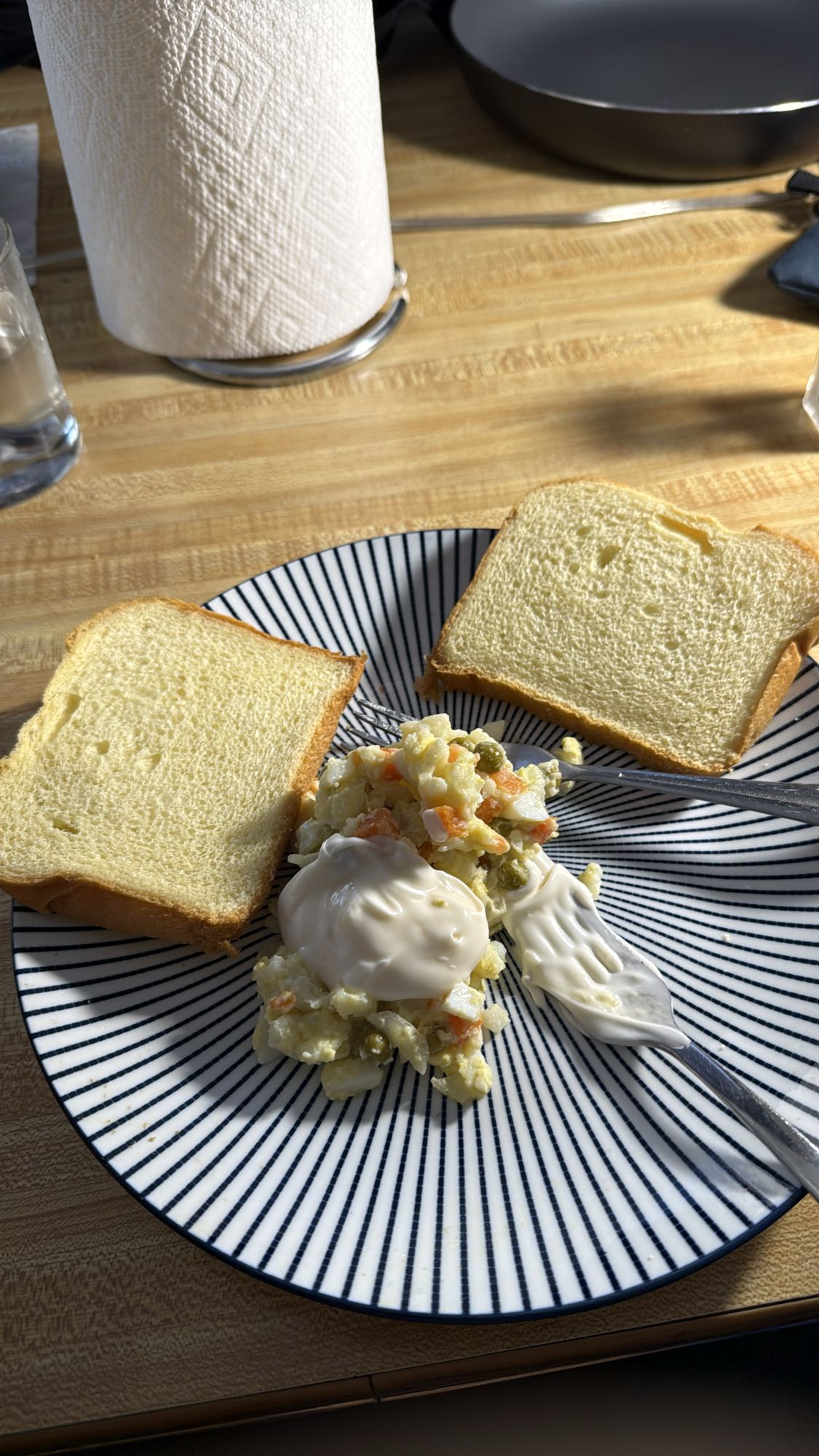 Pain et salade russe