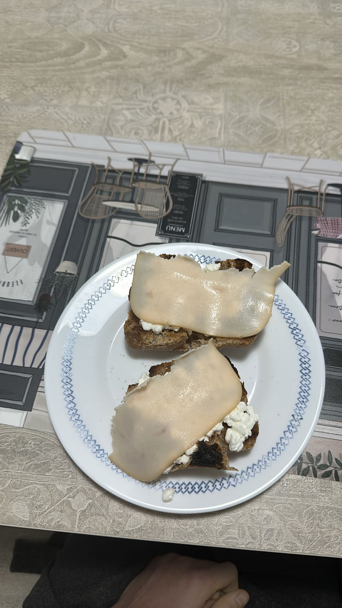 Tostadas con queso y pavo