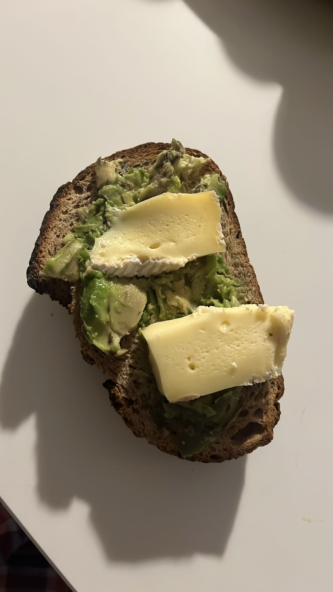 Tartine avocat brie