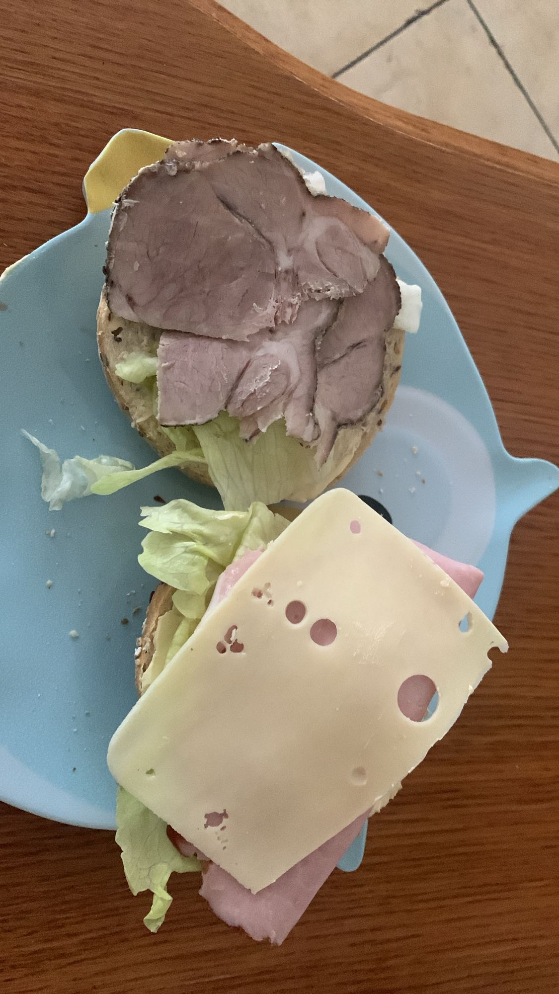 Kanapka z szynką i serem