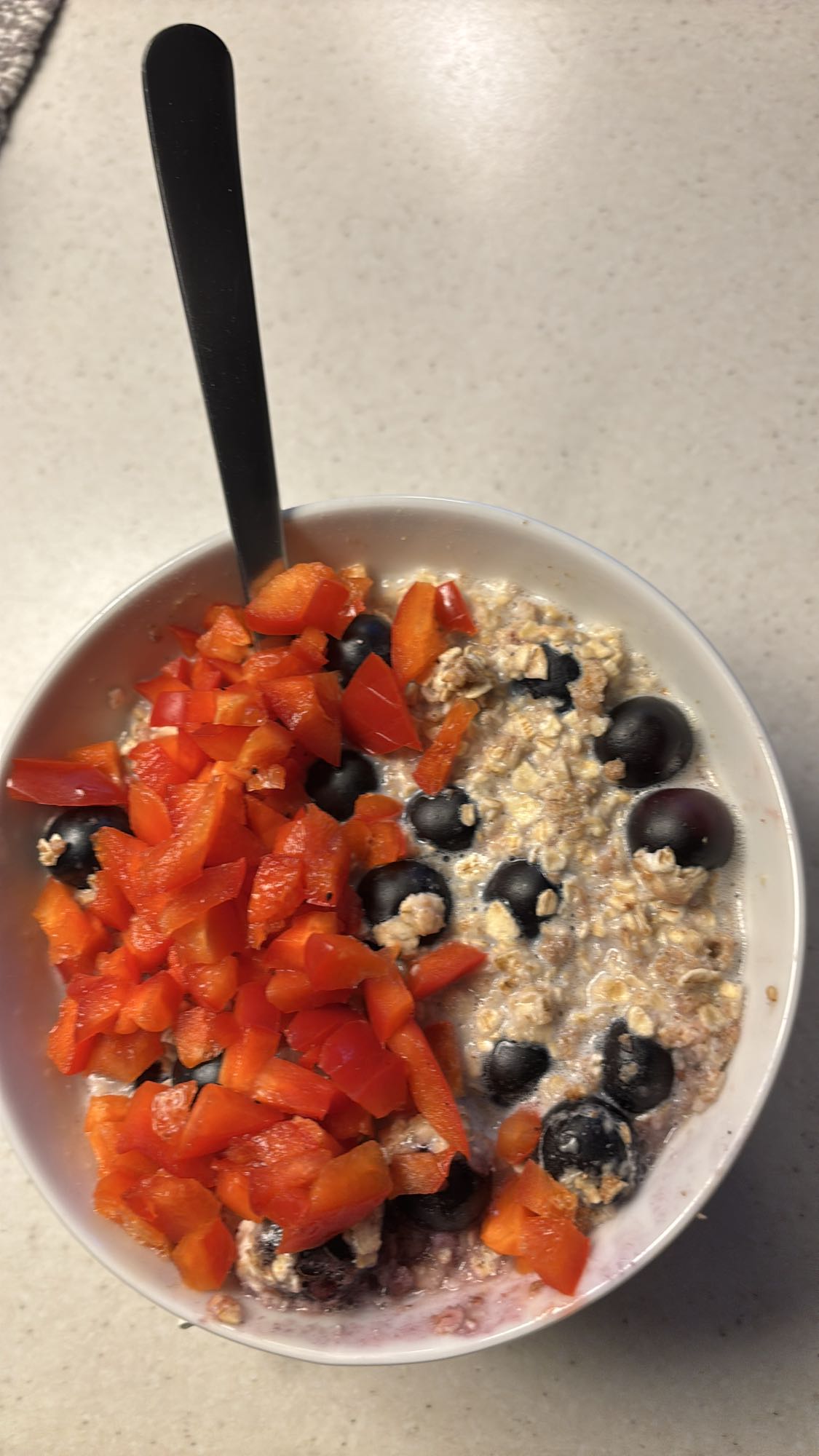 Havregrøt med paprika og blåbær