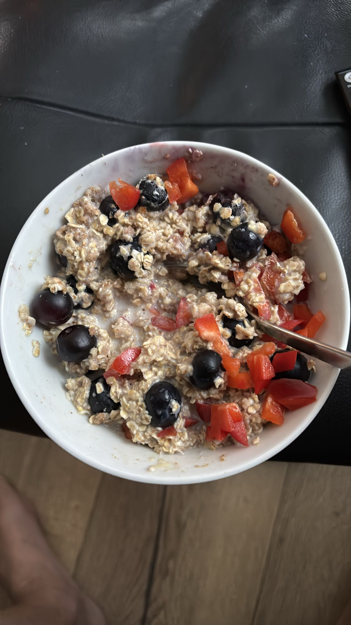 Havregrøt med bær, paprika og proteinpulver