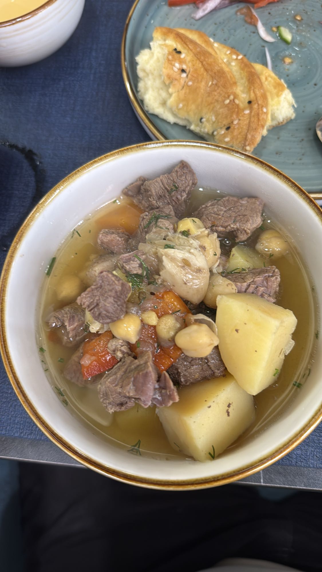 говяжий суп с нутом