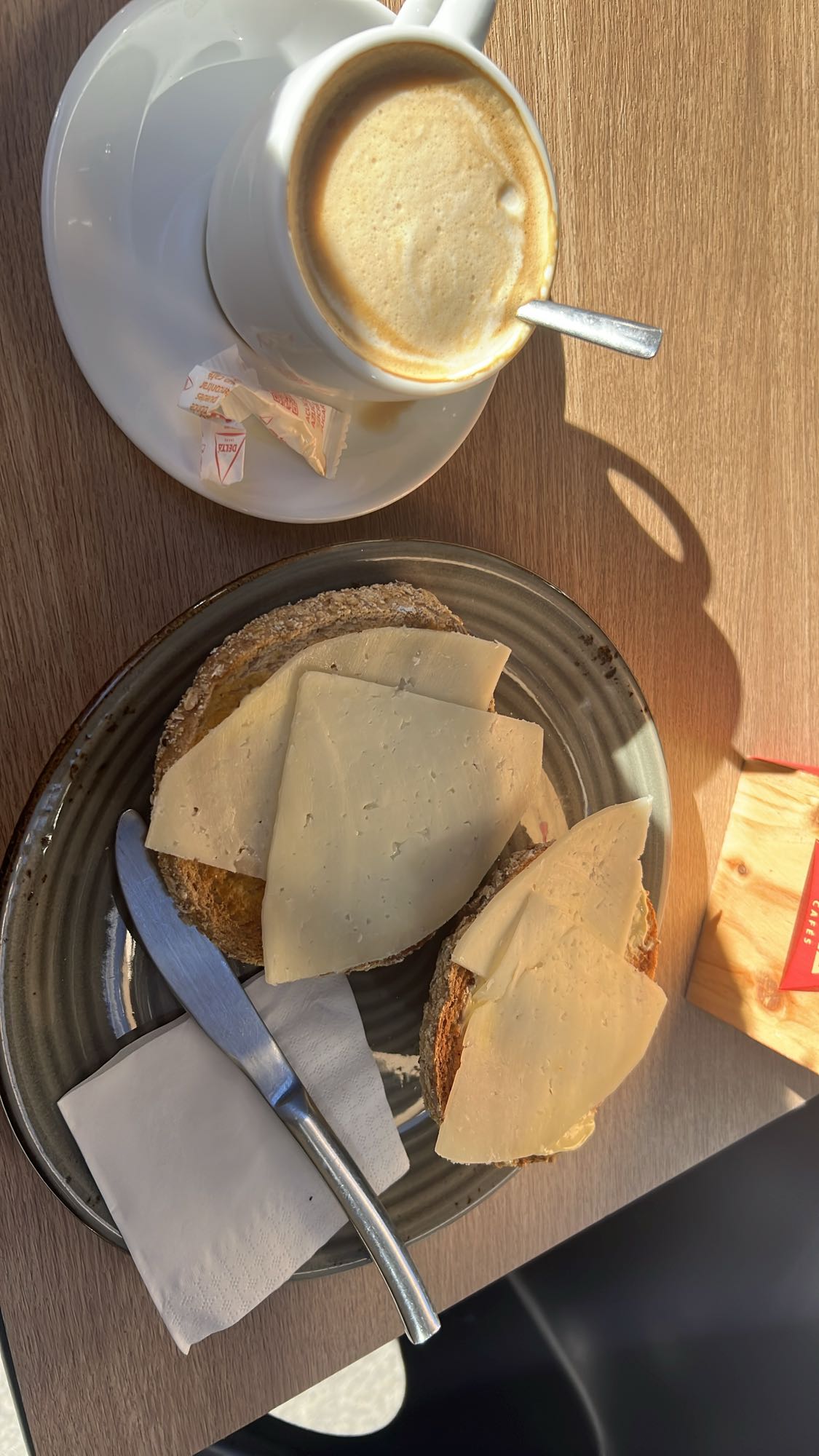 Café con pan y queso