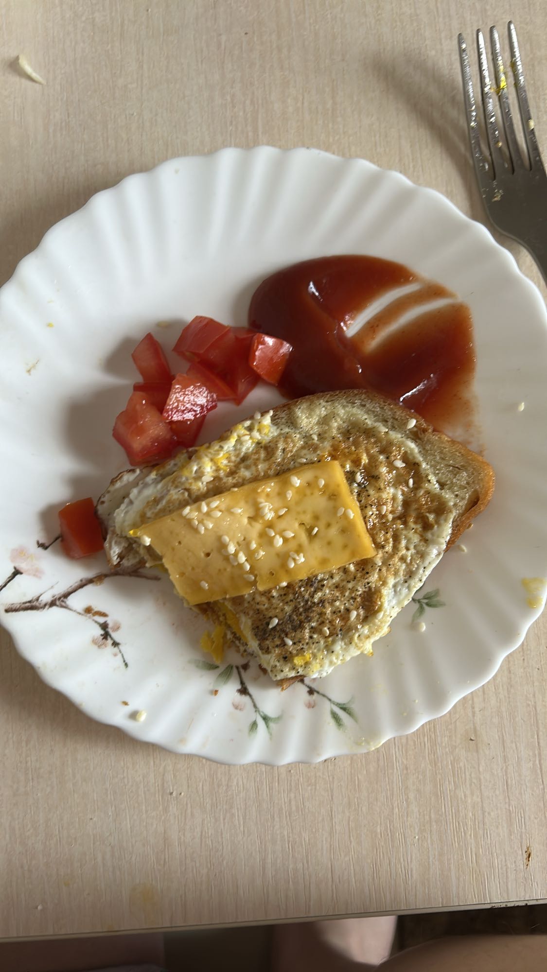 яичница с тостом и сыром