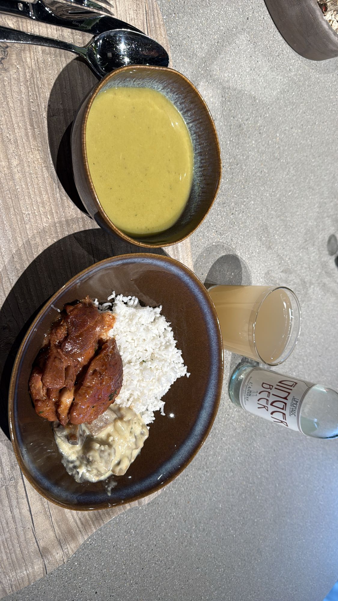 Veal with white sauce and chicken mahouts with vegetable soup