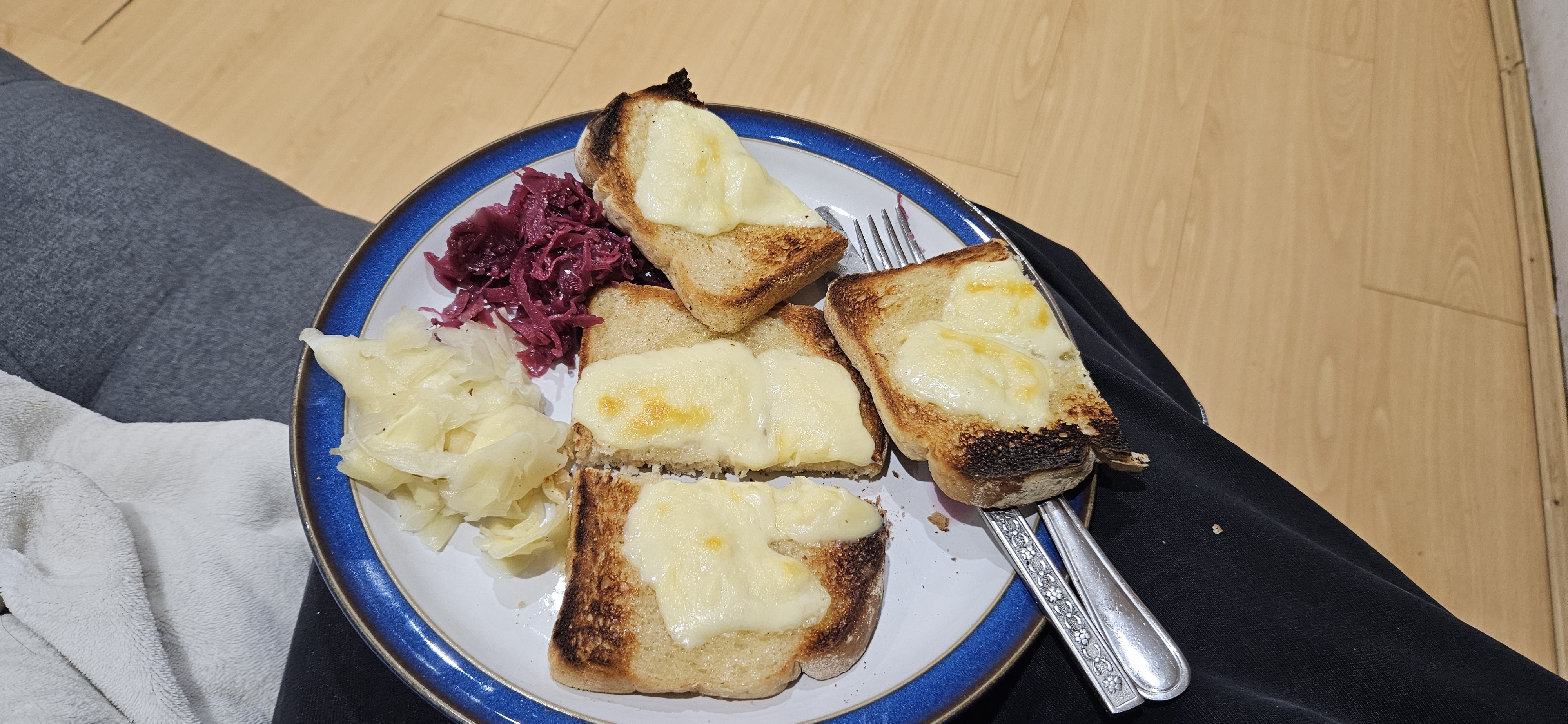 Cheese toast with cabbage
