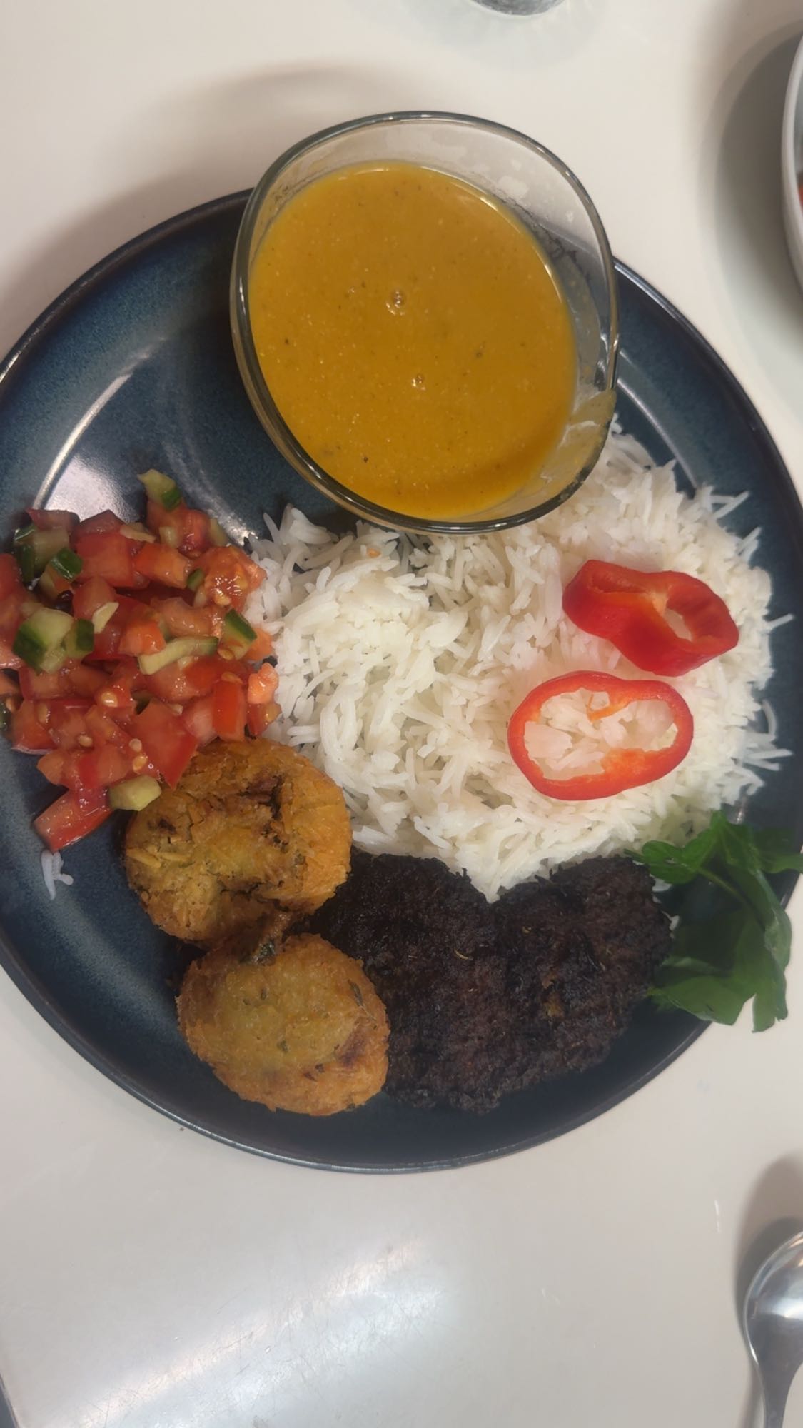 Ris med sås och biffar