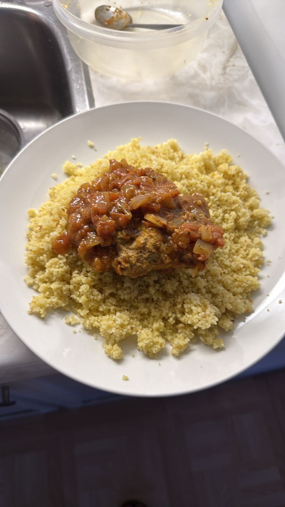 Poulet sauce tomate et couscous