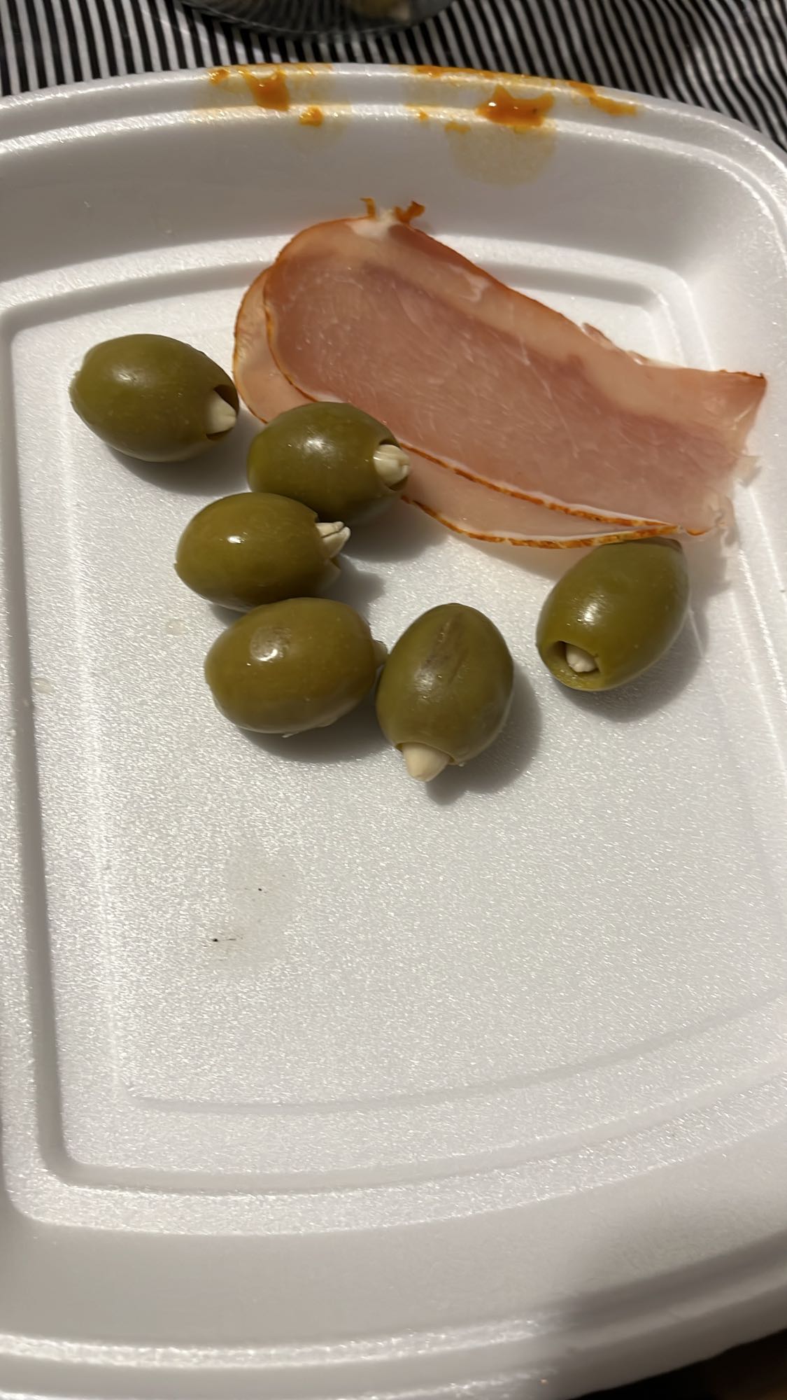 Пуешко и пълнени маслини