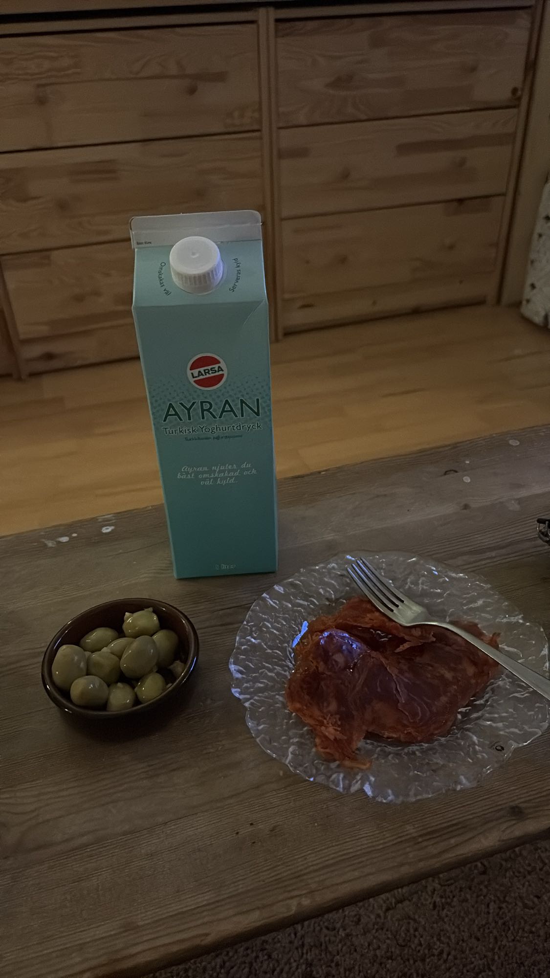 Ayran med chark och oliver