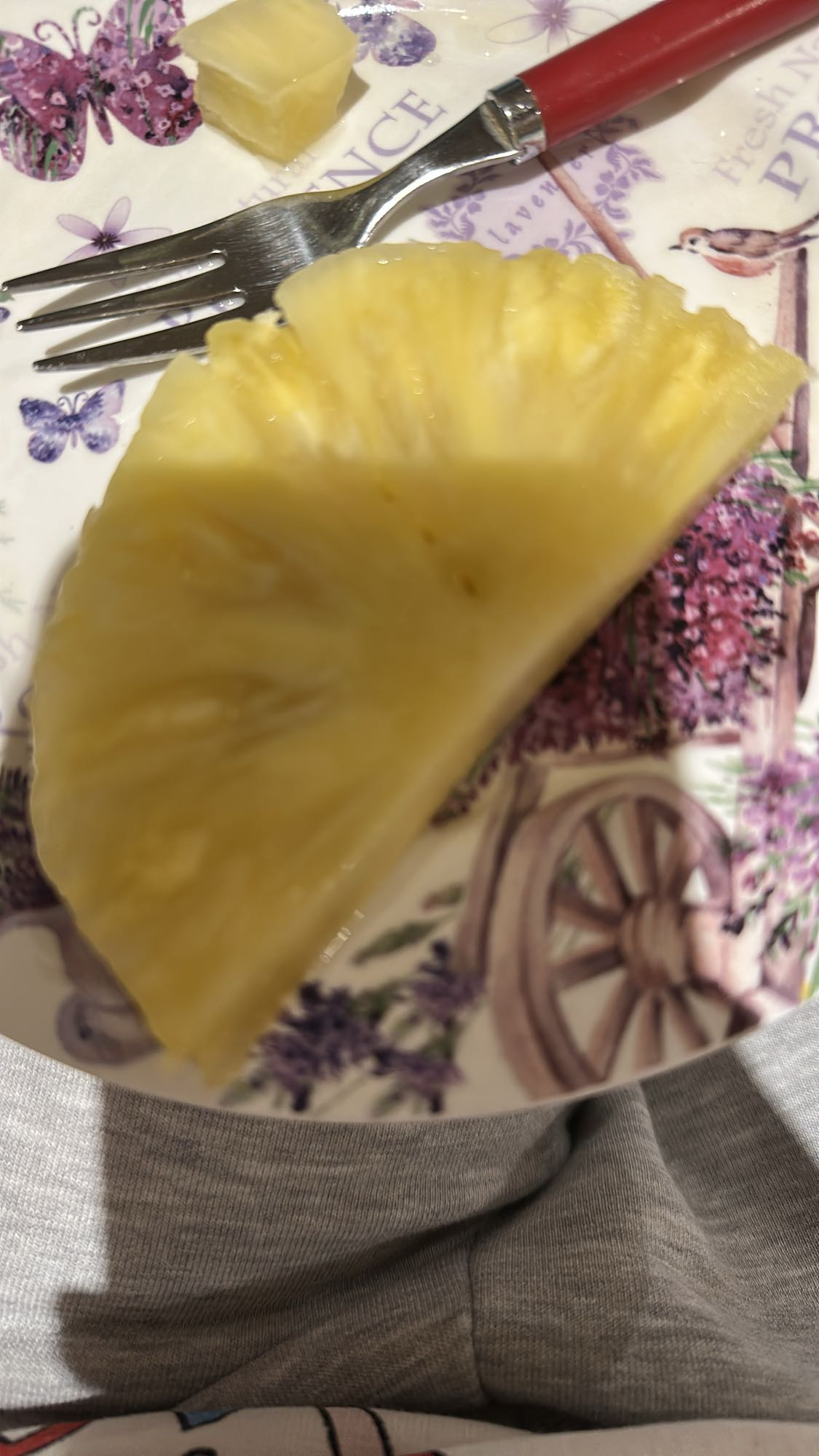 Fresh Pineapple Slices
