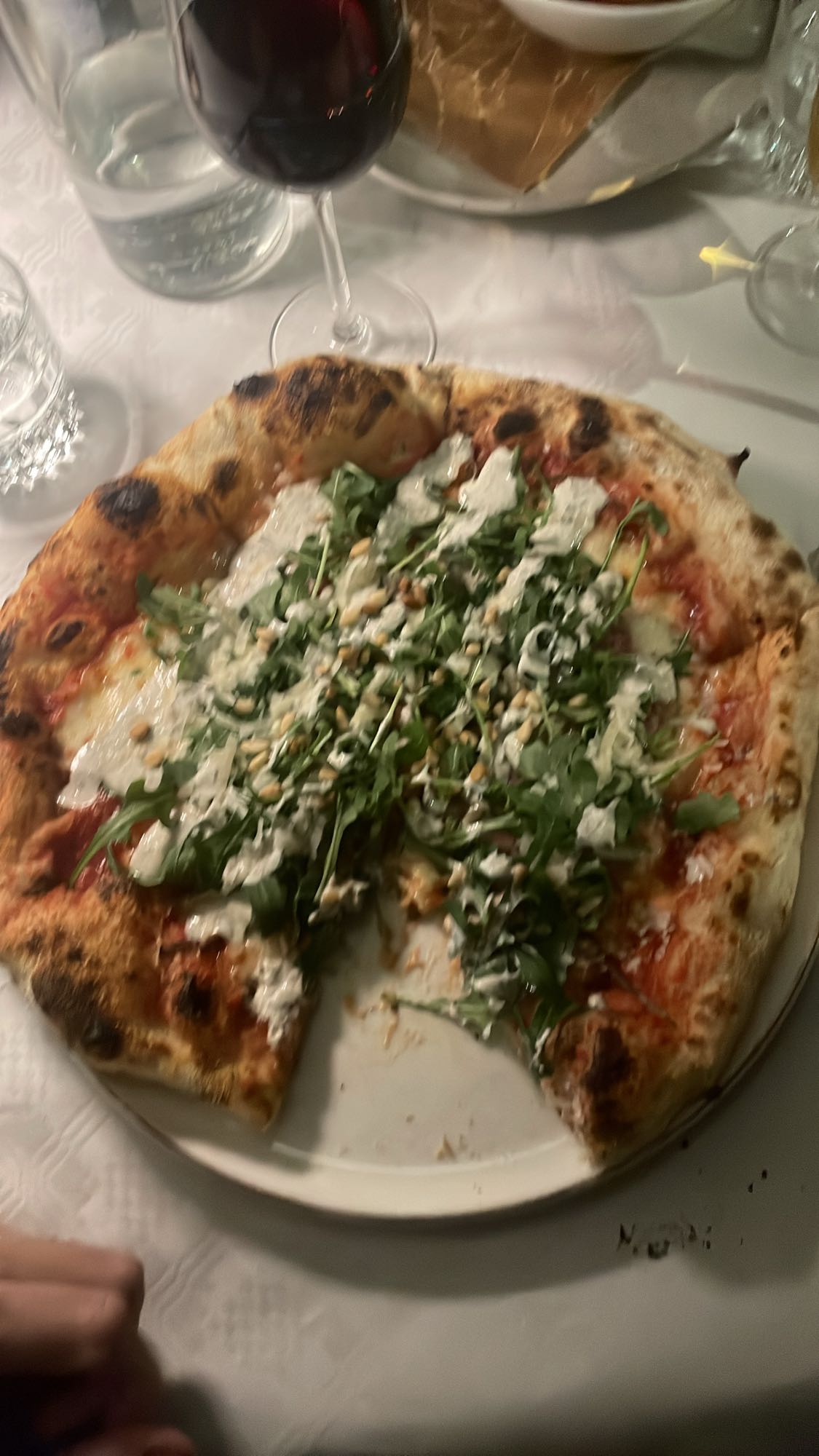 Pizza med ruccola och ost