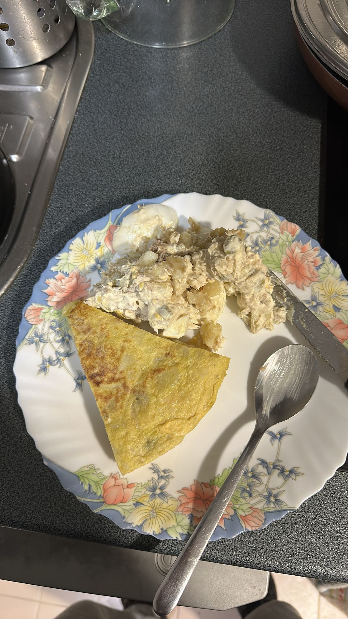 Tortilla y ensaladilla