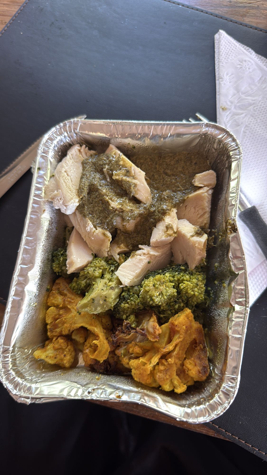 Pollo con brócoli y coliflor