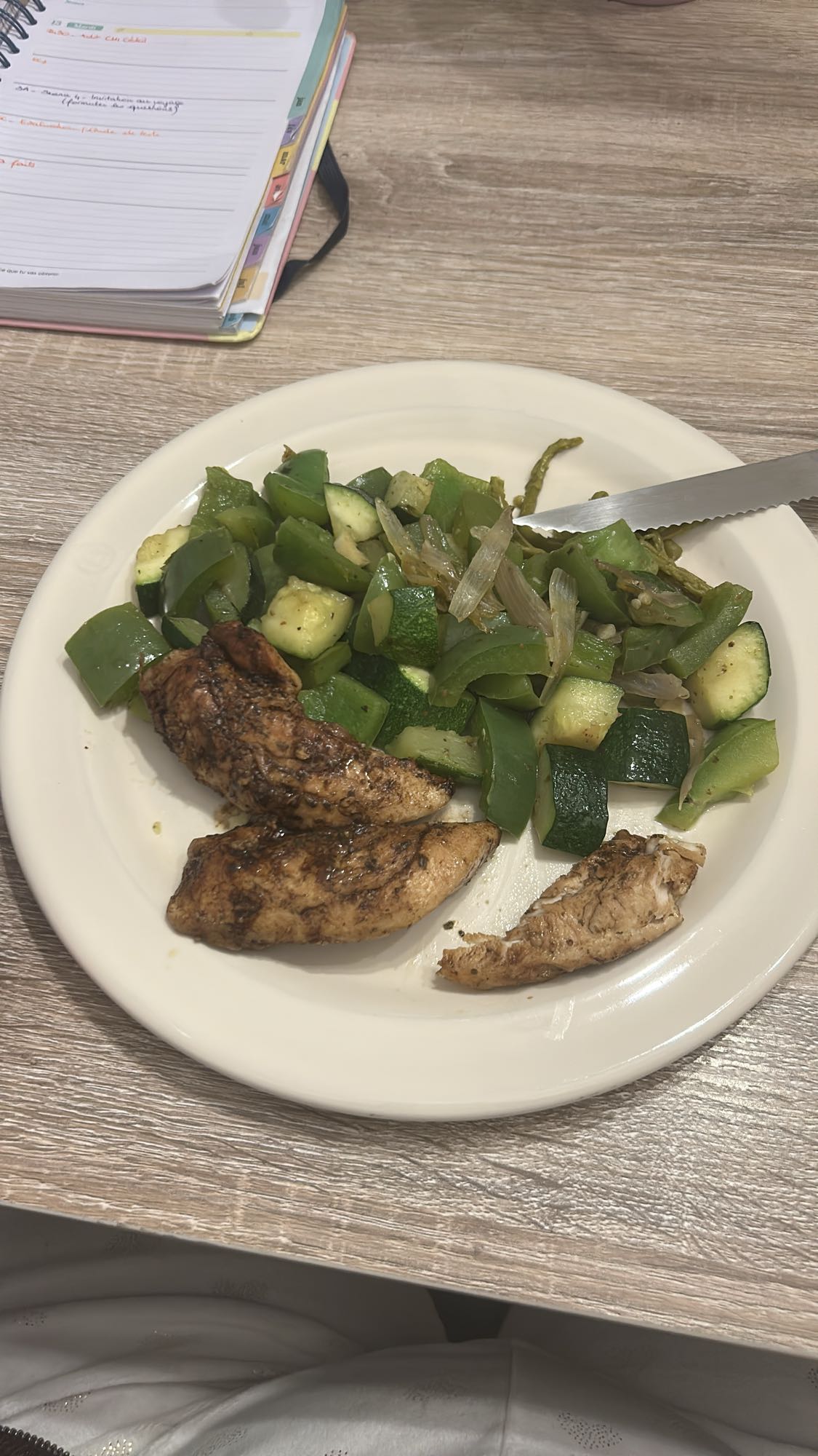 Poulet et légumes sautés