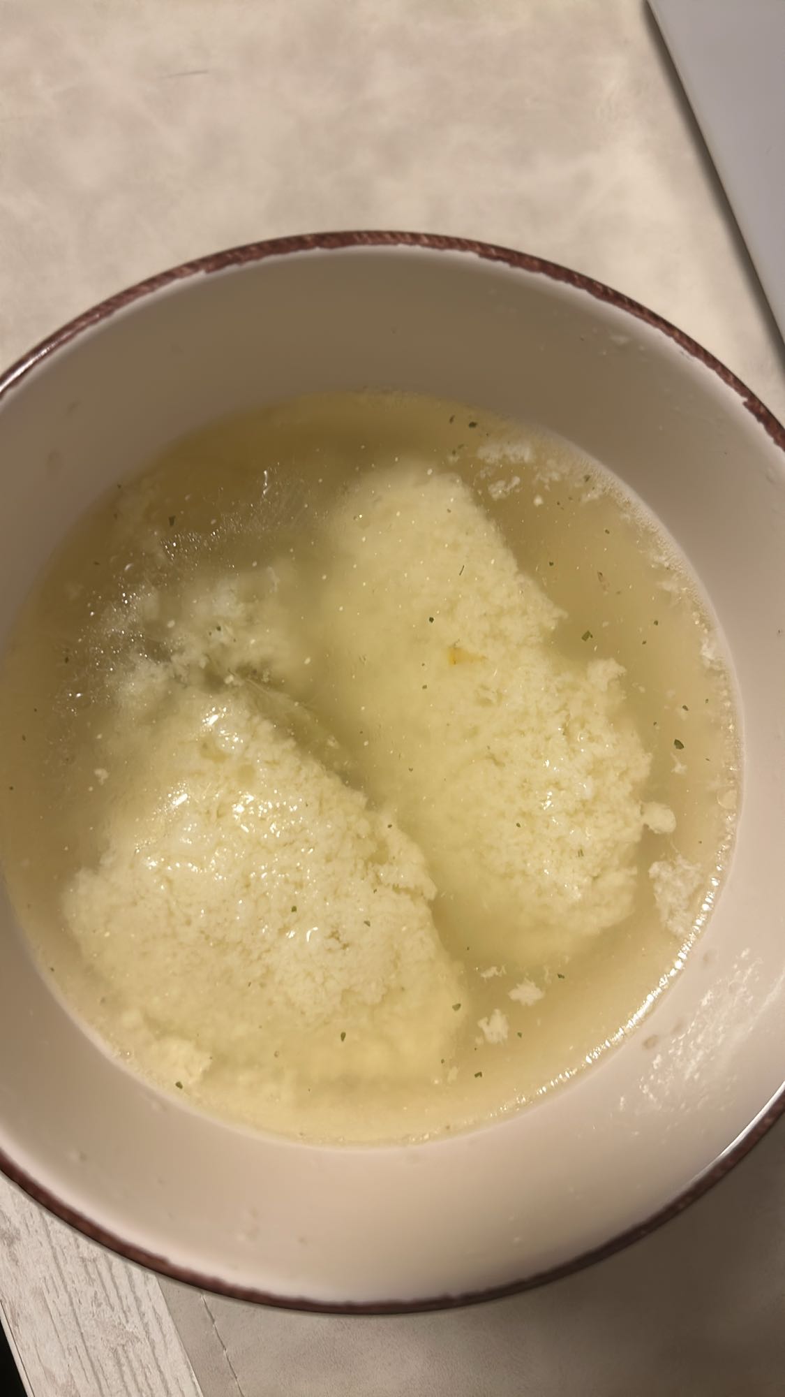 sopa con bolas de sémola